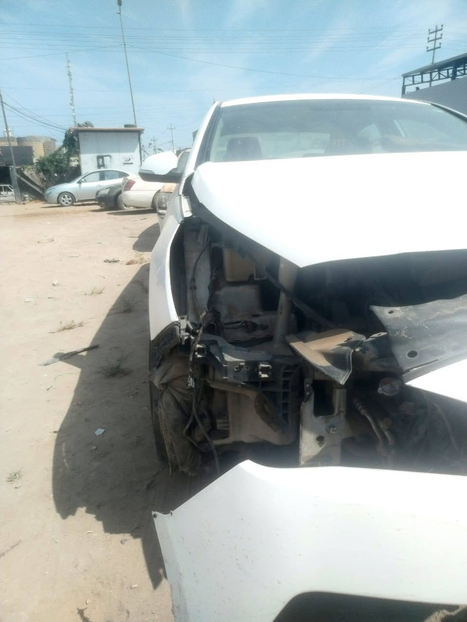 سلام عليكم 
للبيع سوناتا خليجي موديل 16 
السياره بيها حادث كما موضح بالصورة 
قبل هذا الحادث بيها بابين تبديل وجاملغ خلفي 
سعر السياره 110 وبيها مجال ابيع عله حادثها 
مكان السياره- نجف - ***********
