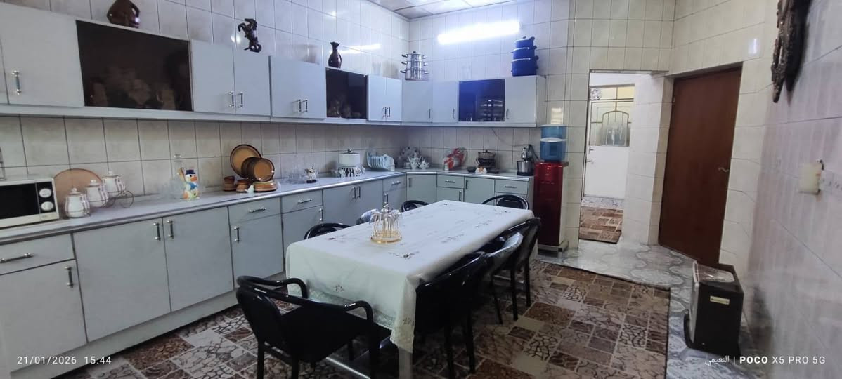 للبيع دار سكني طابقين الكفاءات الثانيه قرب شارع الطياره خلف البداله موقع مميز مساحه 300 متر واجه 12متر شارع عرض 10متر
الطابق الاول
3غرف نوم.. استقبال..غرفة طعام.. هول.. مطبخ حار وبارد... صحيات
الطابق الثاني
2غرفة نوم مع سويتات.. هول ..مخزن..صحيات
للاستفسار الاتصال خاص او الارقام التالية
***********.......***********
