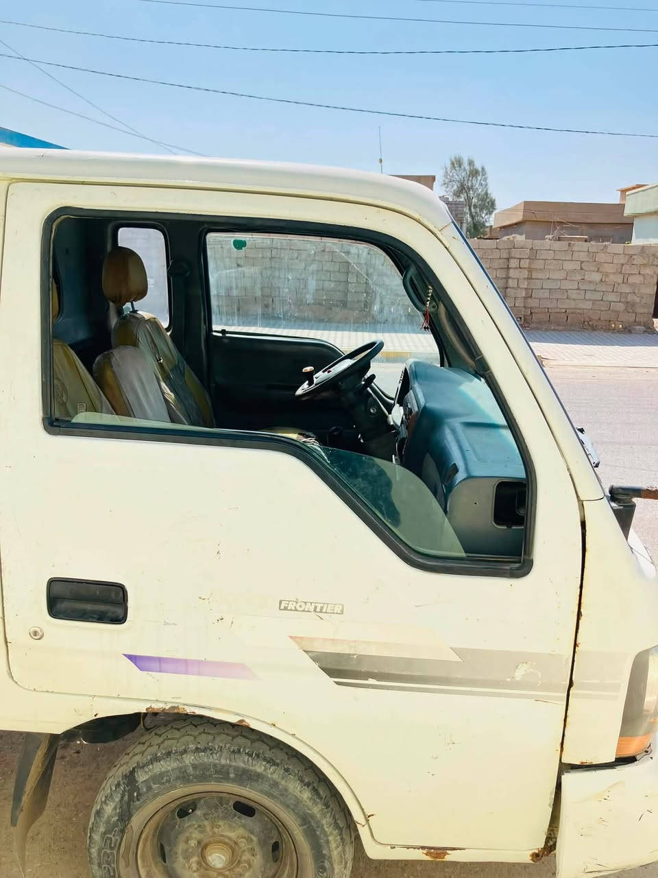 السلام عليكم
اعادة نشر بسبب الوعود الكاذبة 
كيا ام عيون موديل 2002 رقم ديالى مشروع وطني شرط التحويل 
كير محرك شرط، بيها بس فطر بالشاصي وملحوم بسعر مناسب ب 48 وبيها مجال المكان ناحية الزاب 

***********

