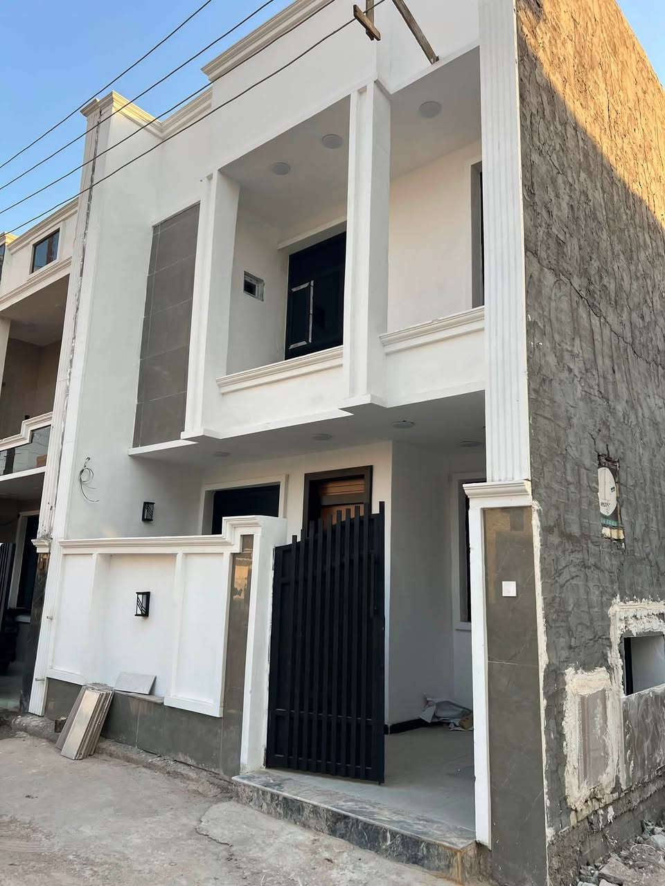 بيت للبيع 100 متر طابقين 3غرف نوم. بعده زيرو تسليم مباشر البوعيثه مجمع العيثاوي. شارع مفتوح شغل درجه اولى كل الغرف نظام سويت 
***********
***********

