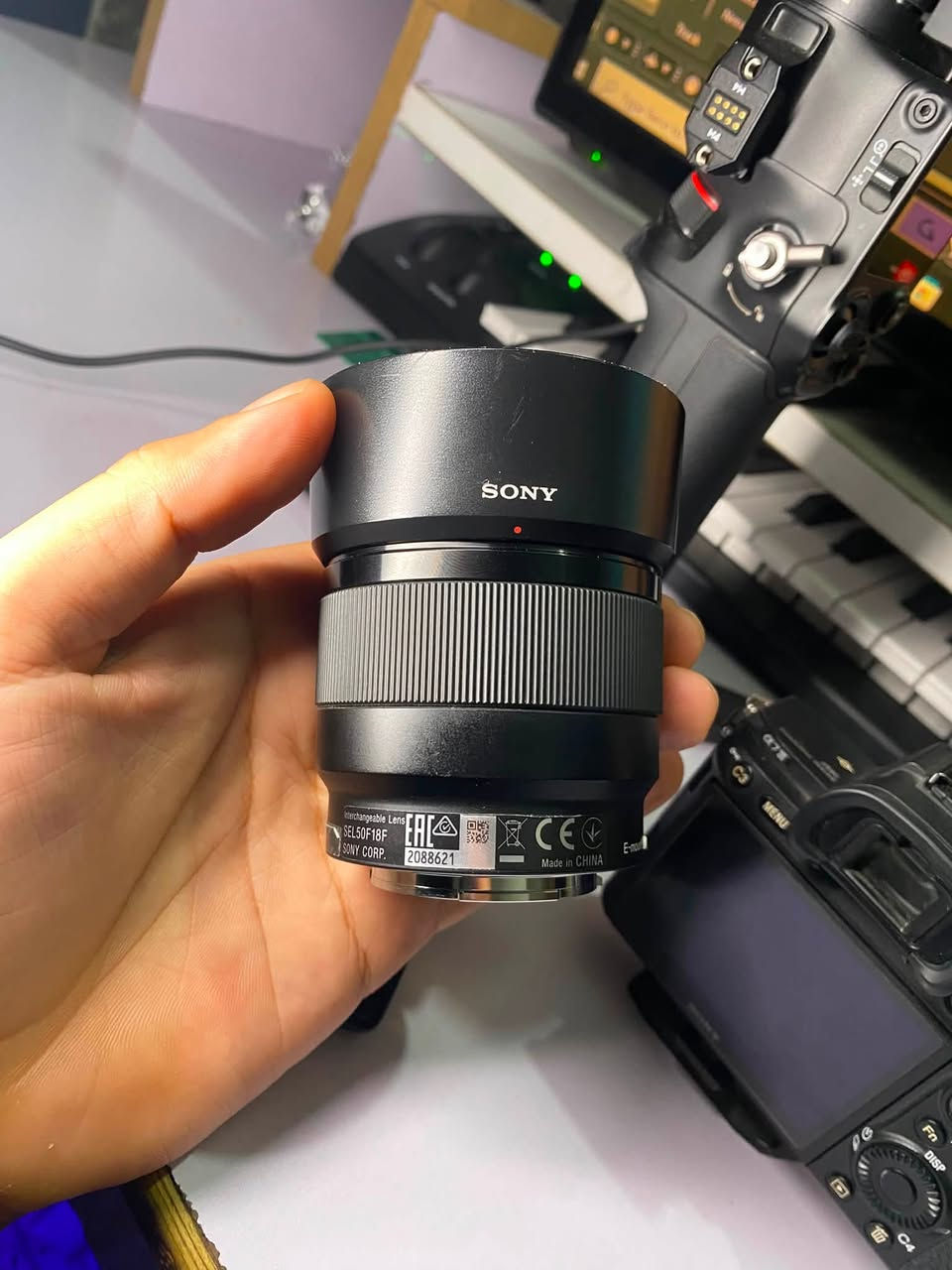 للبيع – أغراض تصوير
• كامرة شترة 12 سوني  A7III — 1,300
DJI Ronin 4 — 550

📞 للتواصل: ***********
📍 المكان: بغداد – كفاءات العبيدي
🚫 لا يوجد توصيل
