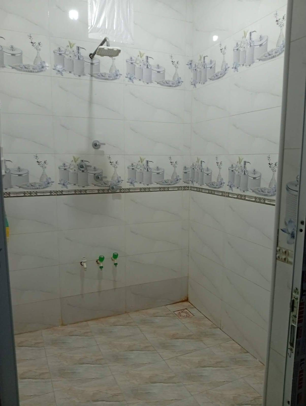 السلام عليكم ✋بيت للبيع الناصريه الحي العسكري🏠
المساحه ٢٠٧ حديث البناء طابق واحد   غرفتين🛏️ استقبال صاله مطبخ 🧑‍🍳 حار بارد كلدور موزع مناور  مجموعة صحيان خارجيه وداخليه🚻
عندك عقار🛖 للبيع ماعليك فقط مراسلتنا✉️
على صفحه✋او على اتصل على وتساب 📜
*********** وتسابhttps://chat.whatsapp.com/CgF4j4SEF8eL8MxtcRHqut
