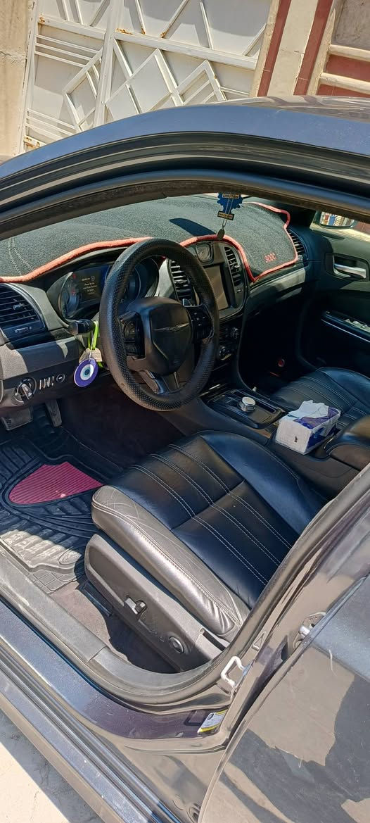 اوباما موديل ١٨s  وارد امريكي السياره احنه مستوردينهة  فول واحد على واحد حادثهة وسونارهة مرفق بل صور ماشيه ١٧٠ كيلو متر مو مايل  بيع سريع الجاد يتصل ويدلل *********** ماموجود خاص ملاحضه السياره بيهة بابين كلير طلع من امريكا سعر السيارة١٧٠ ورقه قفل
