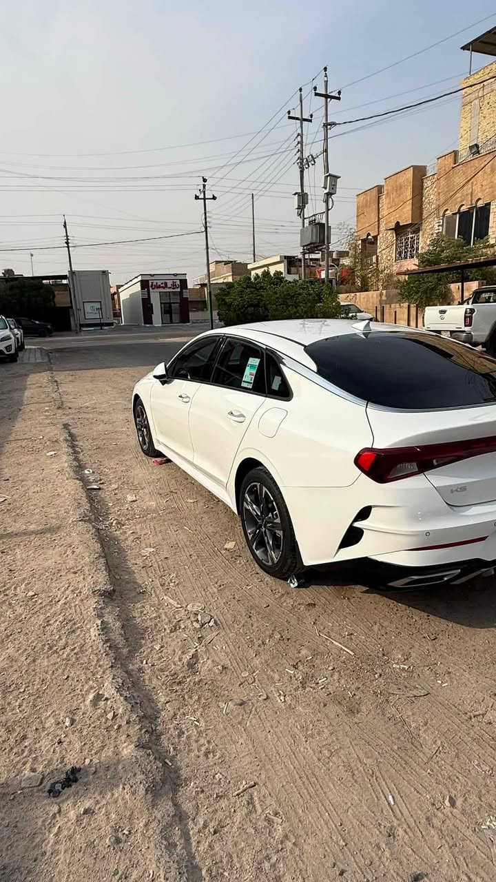 السلام عليكم ورحمة الله  
K5 كي فايف خليجيه مديل 23

كفاله  ما عده بارد  بكد شبر   

مواصفات هواي بيها 
تحكم 
بصمه 
تشغيل عن بعد 
محرك دوش 2000
كشنات جلد 
كشن كهربائي
ارضية مغلفه جلد 

تخم تاير جدييييد 

ماشيه 90
السياره جاهزه للاخير تاخذها عليك بالف الف عافيه احلى من الصور 
السياره بصره بأسمي 

العنوان البصره  

السعر 197

رقم الهاتف 
***********
