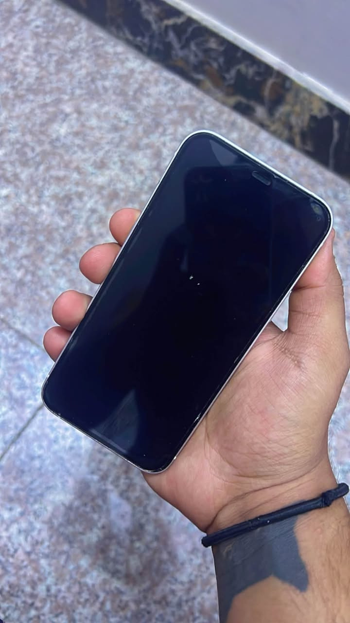 آيفون ١٢ • ١٢٨جيجا • بطارية ٩٠٪