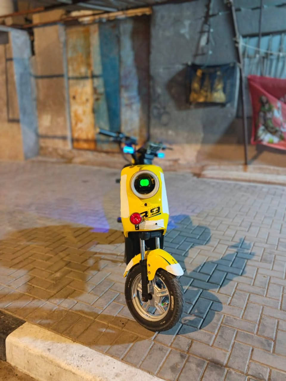 دراجه R9 البطاريات جدد بس بيها مشكله بسيطه السكليتر مال السرعه مرات يشكل العنوان البصرة الجمعيات شارع التأميم السعر ٣٢٥ وبيها مجال بسيط للشراي ***********
