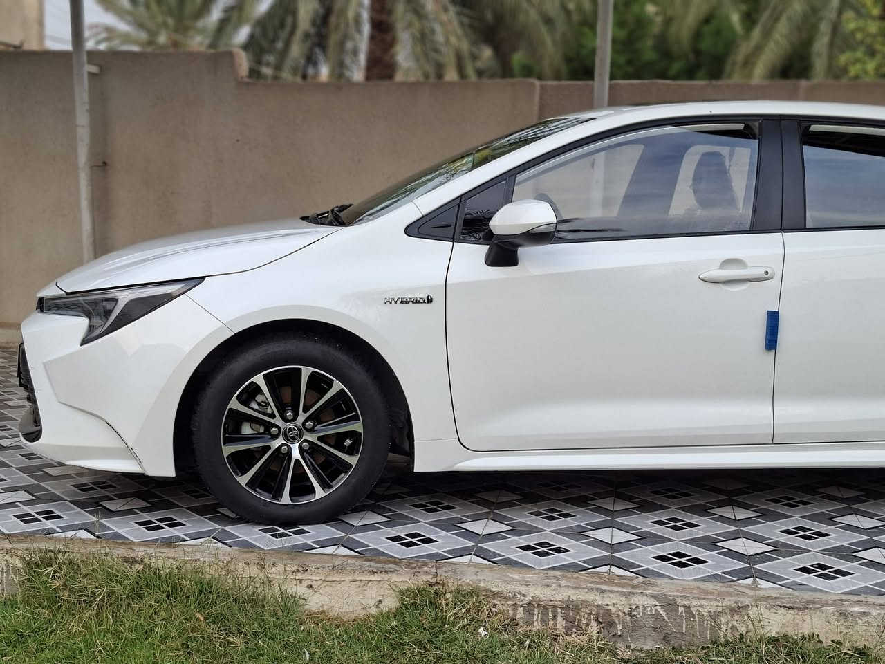 كورلا هايبرد 2024 شكل أمريكي
مكفولة كفالة عامة 
ماشي 60 الف كيلو متر
فول مواصفات داخل جلد أحمر 
رادار أمامي 
تحديد مسار 
فتحة سقف
وباقي مواصفات كورلا المعروفة 
رقم شمالي بإسمي تحويل مباشر 
شراي يتصل ويدلل
غير متواجد فيس
***********
