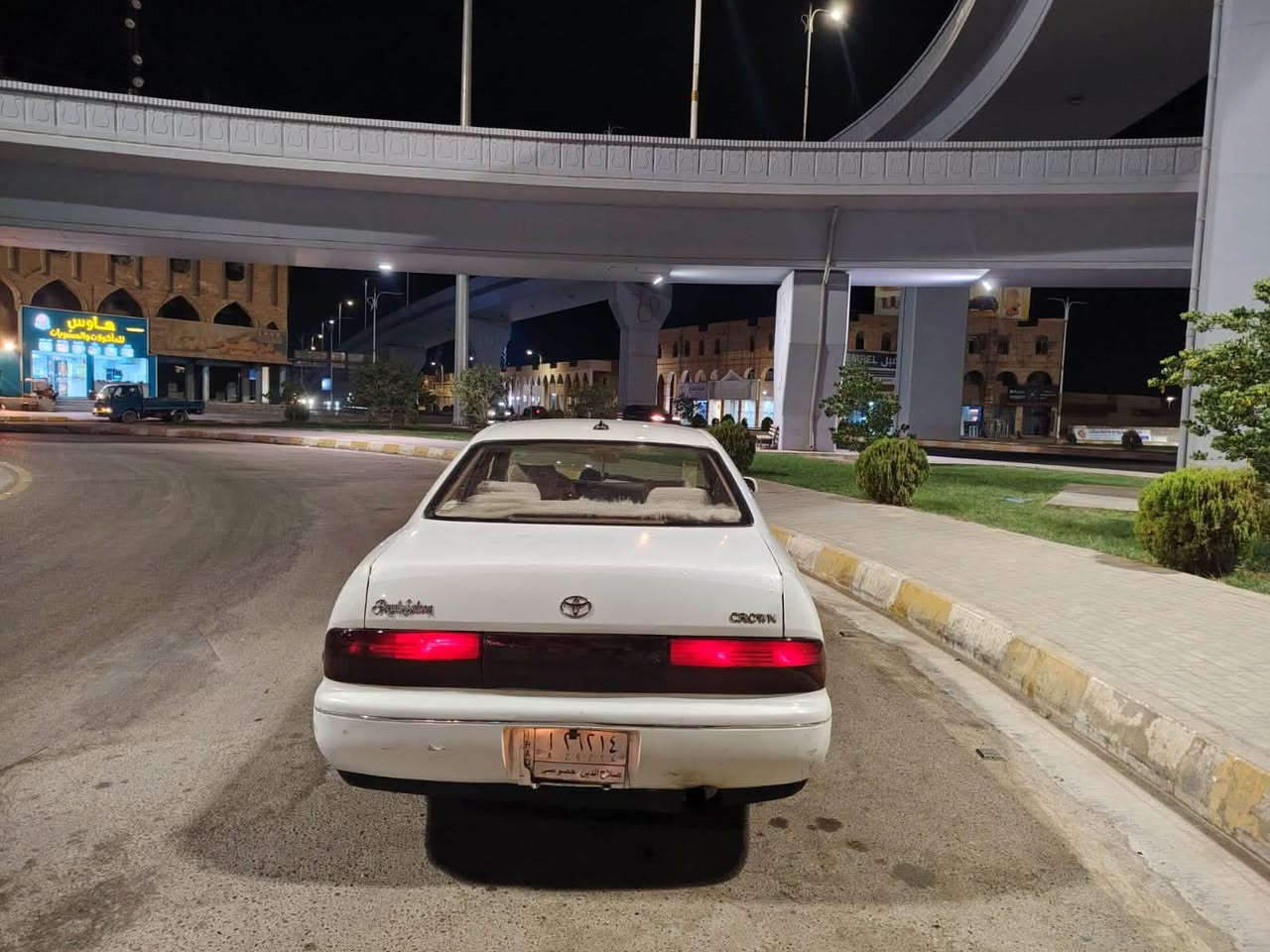 سلام عليكم بطه للبيع رقم صلاح الدين شرط التحويل ومكفوله من الكص ونقل الجثه محرك كير شرط محركها 3000 صدر جديد كهربائياتها كلها شغاله شاشه سماعات اربعه تبريد ثلج  سياره مصروف عليها السعر 40 وبيها مجال 
 للاستفسار الاتصال ***********
