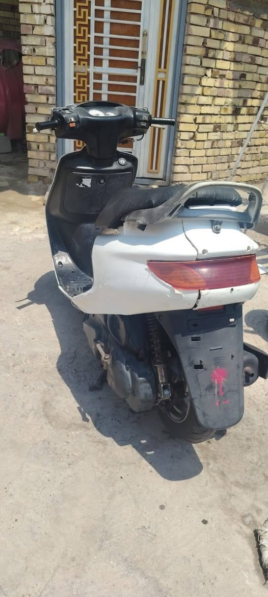 سلام عليكم دراجه فراشه للبيع أوراق دراجه نضيفه كله شغاله من طول الطول سعر 450بيه مجال ***********
