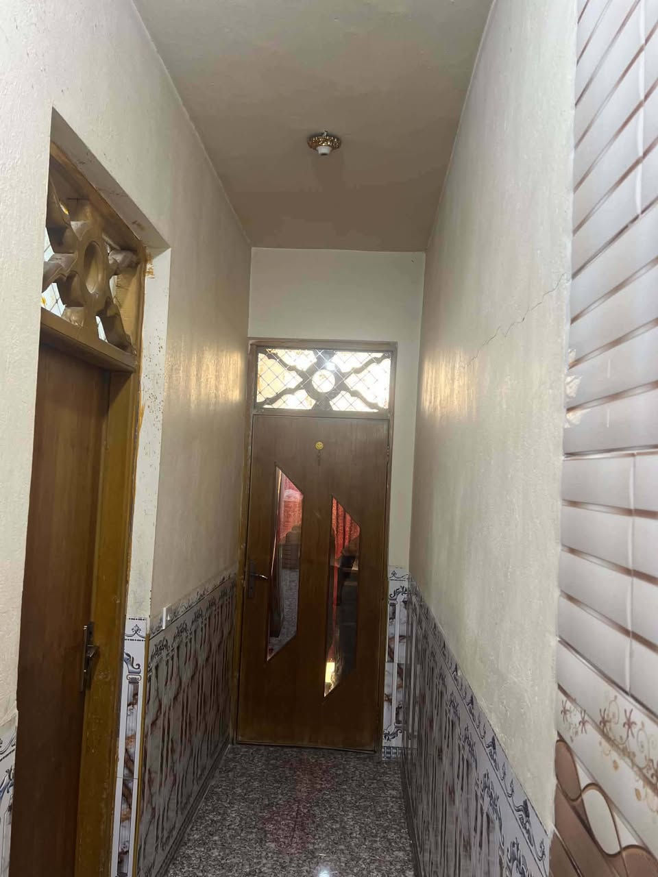 (السلام عليكم ورحمة الله وبركاته)🖐🏻
بيت للبيع🏘️
المساحة (150)
الواجه6
النزال25متر
ويحتوي البيت ع استقبال+مطبخ حار+مطبخ بارد+صاله +وترك جانبي+صحيات داخليه وخارجيه غربي وشرقي+وغرفة نوم ع عرض البيت+وبيتونه ع عرض الصاله) ويتكون البيت من طابق واحد...
العنوان🚨
واسط-العزيزيه_داخل محدود الثانيه خلف مدرسة الرصافي 
مقابل صالون النهى للسيدات...
التواصل ع هذه الأرقام أو مراسلت الحساب📞
(***********)واتساب
(***********)
