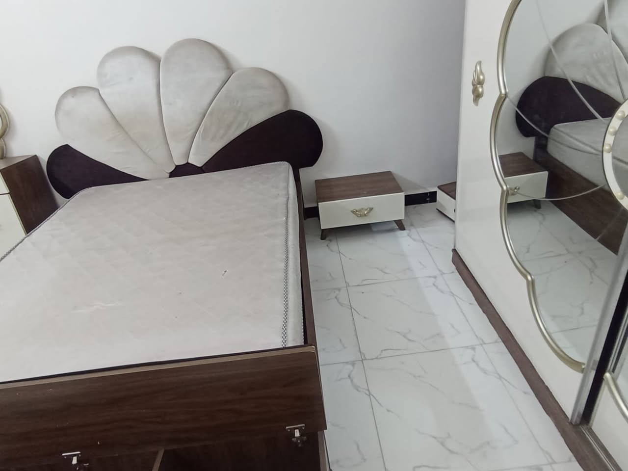 غرفه نوم تركيه نظيفه ب325 
***********

