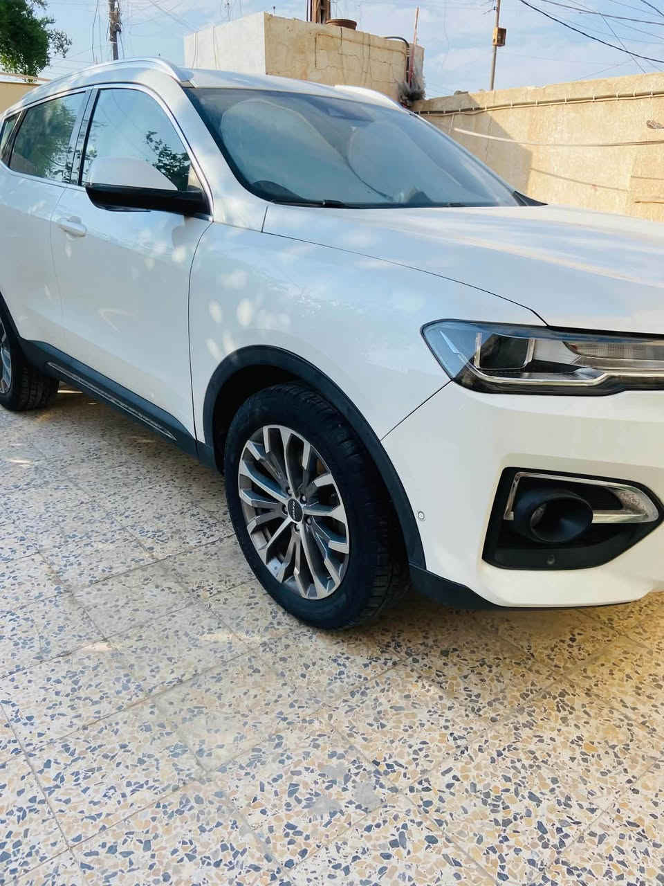HAVAL H6 2019

السيارة كفالـه عــــامه

السعر 150 $ بي مجال

رقم بغداد بأسـمي

فول مواصفات 

محرك ٢٠٠٠ GDiT تيربو ✅ 

المقاعد جلد جوزي .. الامامية كهربائي مع تدفئة ونظام خزن ٣ وضعيات✅

مصابيح ليد✅

بانوراما✅

ويل كب حجم ١٩✅

اشارات ترحيب ضوئية✅

تحكمات ستيرن ، شفتات ، كروس سرعة مع نظام تدفئة بالستيرن✅

نظام ABS✅

وضعيات سياقة اقتصادي وعادي ورياضي✅

تبريد خلفي✅

نظام مراقبة ضغط الإطارات ( TPMS )✅

حساسات أمامية وخلفية✅

مرايا جانبية مزودة بنظام كشف النقطة العمياء✅

كاميرا محيطية بزاوية 360 درجة✅

نظام المساعدة على الركن شبه الأوتوماتيكي ( 7DCT )✅

كاميرا الرجوع للخلف مع الخط المساعد الديناميكي✅

نظام المساعدة على تغيير المسار ( LCA )✅

نظام التحذير من مغادرة المسار✅

نظام التنبيه لمرور السيارات ( CTA )✅

نظام مراقبة السرعة✅

نظام تثبيت المقعد الخاص بالأطفال بالسيارة (ايزوفيكس)✅

مفتاح ذكي✅

نظام دخول السيارة دون مفتاح✅

بصمة تشغيل✅

نظام تحذيري ضد السرقة✅

نظام إغلاق الأبواب والجامات وفتحة البانوراما عن بعد✅

نظام فتح الأبواب أوتوماتيكيا عند الاصطدام✅

توصيل البلوتوث دون اللمس✅

شاشة عرض بمقاس 9 بوصة✅

مدخل MP5 + USB + AUX✅

لوحة العدادات مزودة بشاشة رقمية ملونة✅

4 سماعات بصوت مرتفع + 4 سماعات بصوت منخفض ۱۰ مكبر صوت مركزي + 1 مكبر صوت مستقل✅

نظام تغيير حجم الصوت مع سرعة السيارة

ماشيه 88 الــف كيـلو 

مكاني البصرة
‏‪*********** البصرة, العراق
