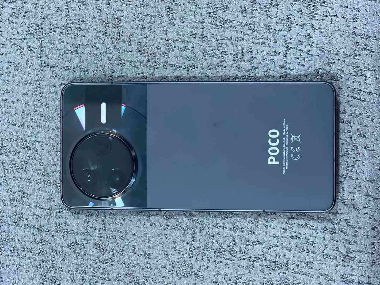 اسمه POCO F7 PRO
الرقم ***********
لون اسود 
استعمال : سنه واحده 
مواصفاته : ذاكره 512 + معالج سناب دراكون جيل 3 
السعر : 600 الف
