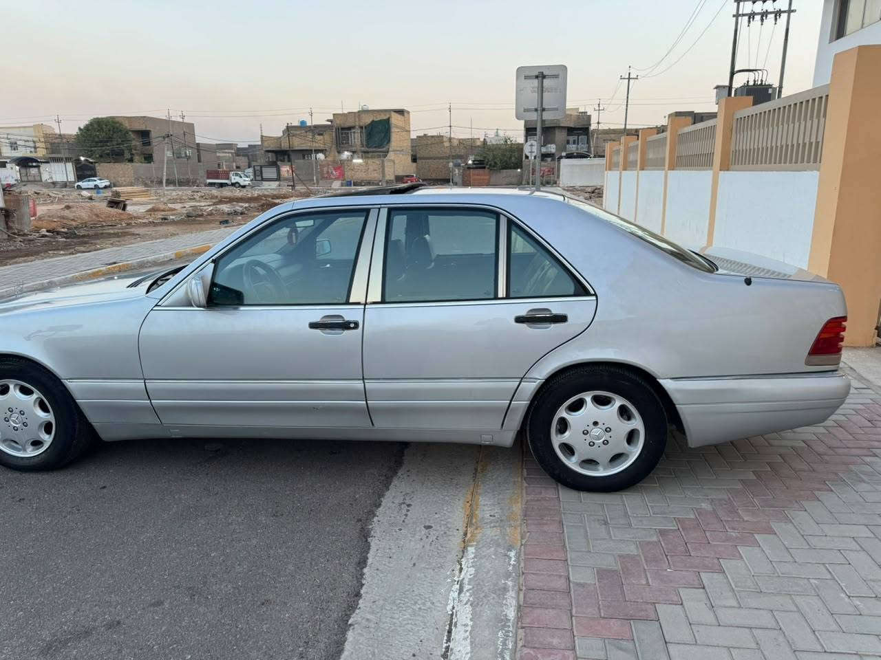 السلام عليكم
للبيع مرسيدس S320 شبح رقم بغداد بأسمي مصبوغة عام أثر جراد بدون حادث قوي سيارة جاهزة للأخير مكينة تابوت جديدة؛ كير D4؛ حدادية نضيفة؛ تبريد شغال قطعتين؛ كهربائيات كلها شغالة؛ كشنات كهرباء؛ فتحة سلايت روف طكتين؛ غرفة جلد جديدة؛ دبل فيت بم؛ باتري جديد؛ #السعر68 وبيها مجال بسيط 
سيارة جديدة وجاهزة بالعافيه ع الي ياخذها مكاني ديوانية حي الفرات *********** ديوانية, القادسية
