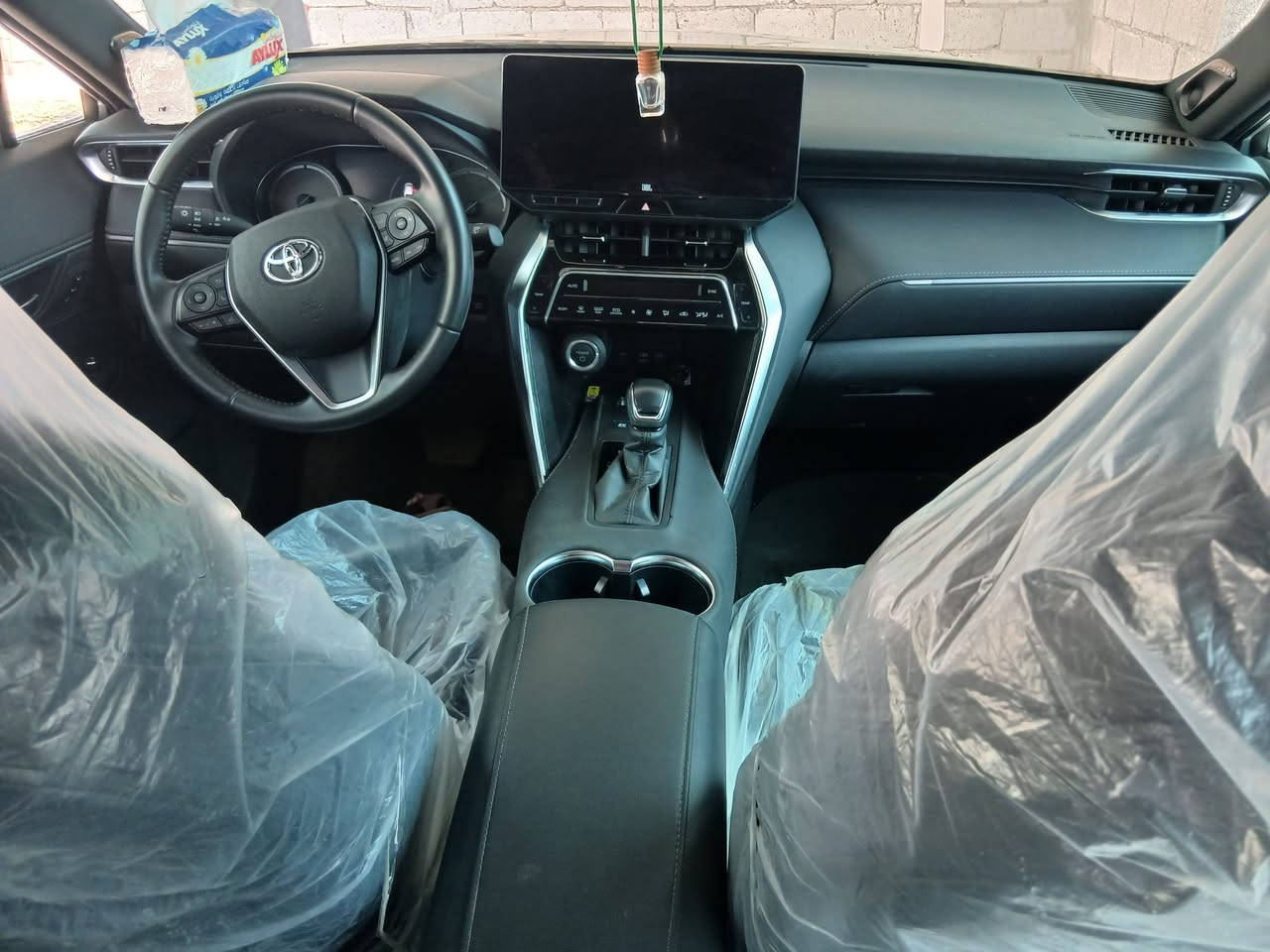 السلام عليكم سيارة فينزا للبيع مكانها ناحية الزاب
الموديل 2024 XLE Hybrid Car 
السيارة وضع الشركة 
المسافة المقطوعة 22 الف ميل 
حساسات أمامي و خلفي 
شاشة كبيرة JBL سماعات 🔊 JBL 
كشنات كهربائي تدفئة و تبريد ❄️
تبريد قطعتين ثلج 
حجم الويل 19انج كروم 
مانع تصادم مانع انزلاق 
تحكم في الستيرن يمين و يسار
 تحكم في السرعة 
سايد بريك بصمة+ 2 بصمة للتشغيل 
 المرآه الجوانب شفط مع القفل 🔐 
الجنطة كهربائية وتحكم بصمة مع السائق 
المرآه الداخلية تسجيل صوت و صورة 📷 
شاحن للجوال سلكي و لا سلكي 
ملاحظة @ جميع مواصفات الراحه النفسيه هنا 
ضرر السيارة جاملغ أمامي يسار فقط مبدل بلادي 
رقم كركوك جديد 
ملاحظة/ البيع كاش 225$ 💸 مجال قليل 
او مقدمة اقل شي 150$ والباقي حسب الاتفاق مع كافه الضمانات لكن بغير سعر الاتصال ***********
