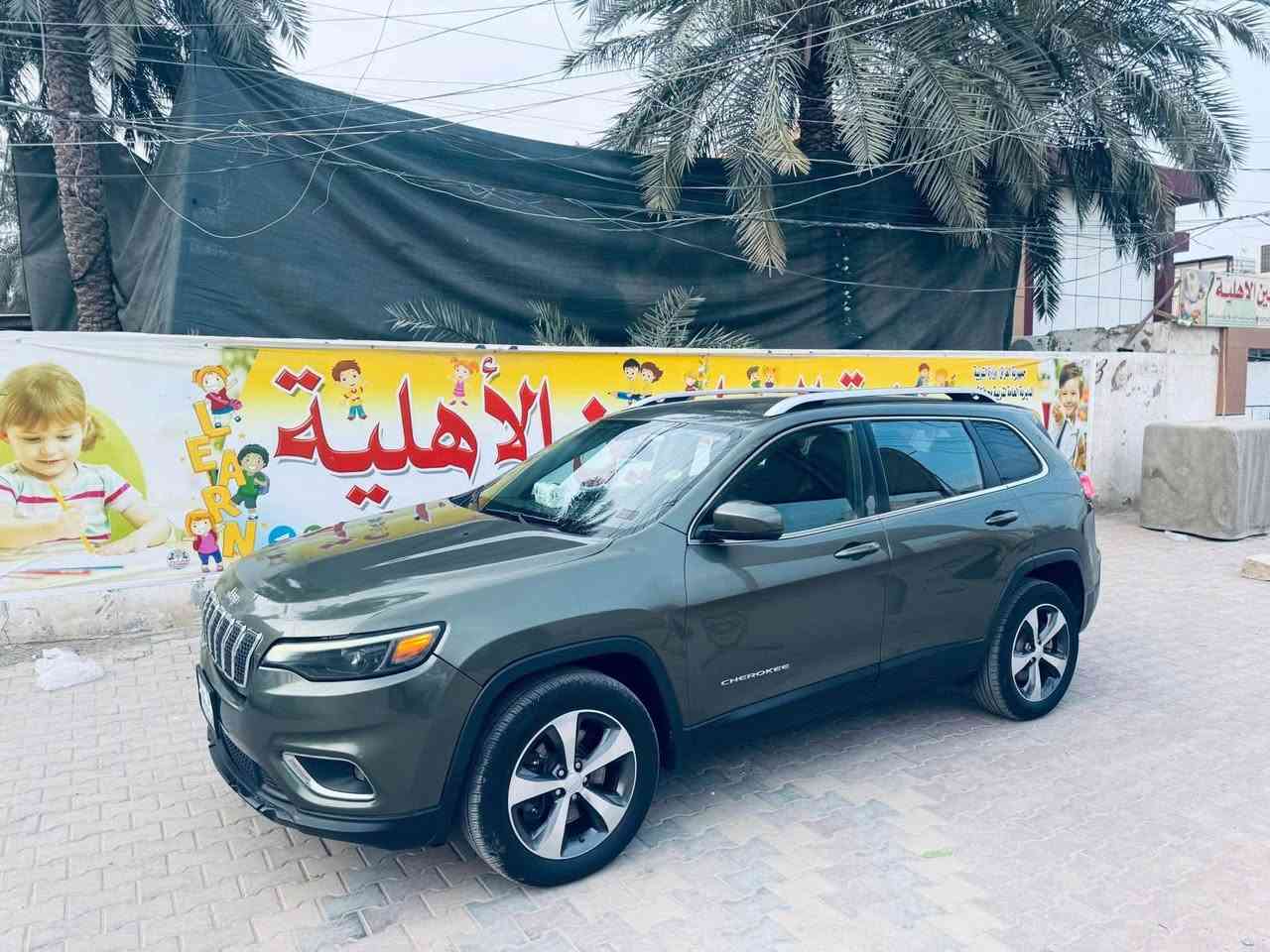سلام عليكم
جيب بزون موديل 19
فول مواصفات ماعدا فتحه
رقم بغداد
مكفوله ما عدا البنيد صبغ نفسه سونار موجود
ماشيه 82ميل
شواصي مكفوله
6سلندر
سعر 130 بيهه مجال قليل
عنواني العماره قطاع 30
***********
