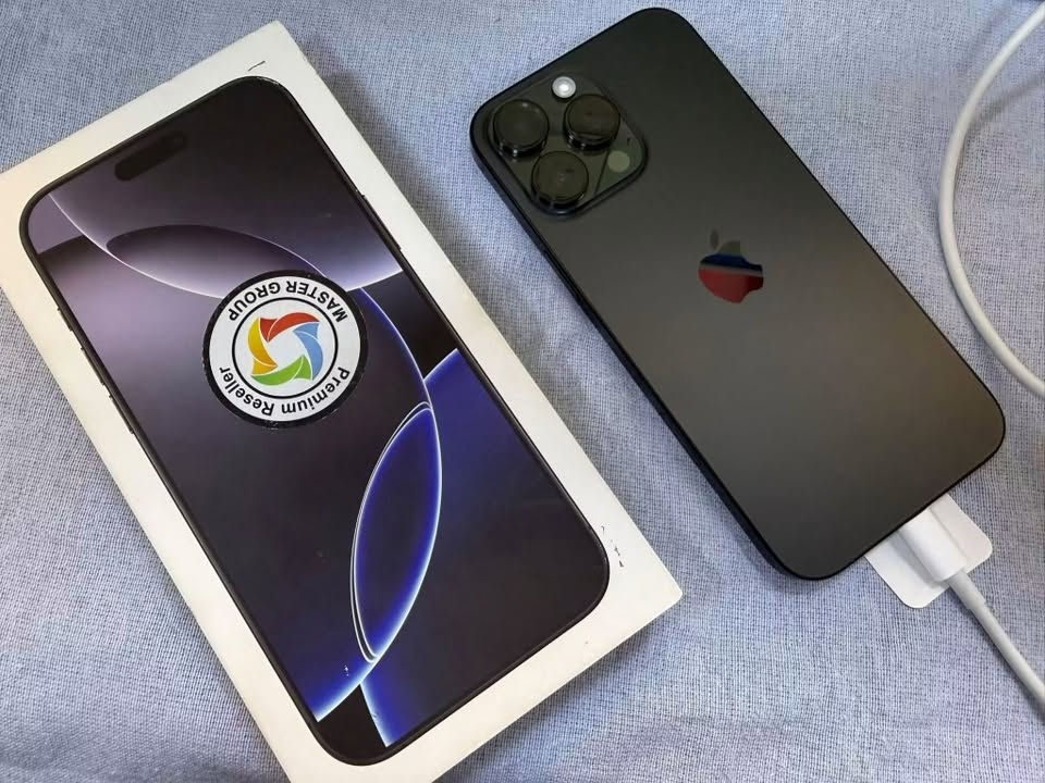 آيفون ١٦ برو ماكس • نظيف جداً • بطارية ١٠٠٪