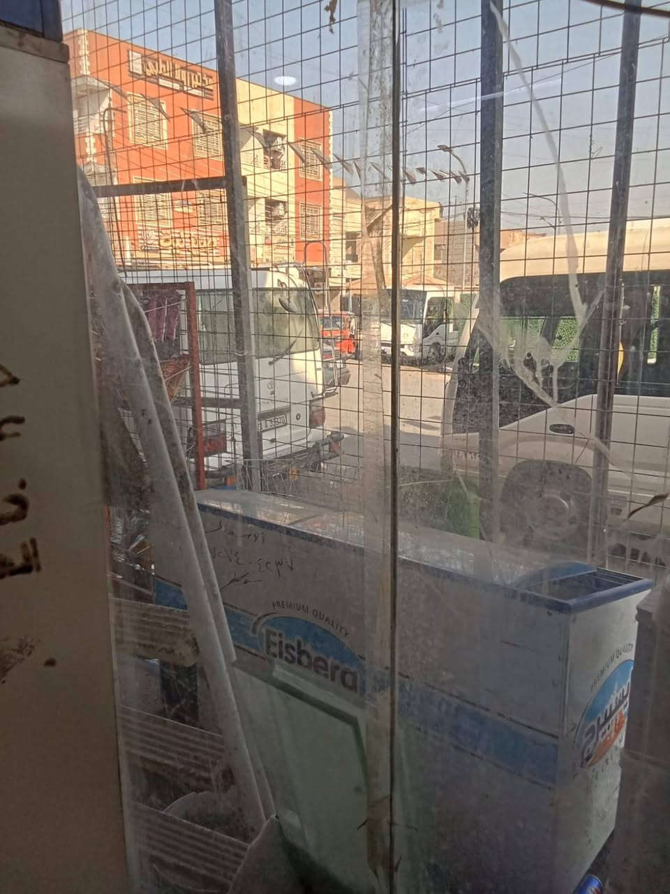 السلام عليكم اسواق للبيع مكانها بغداد البلديات مقابيل نادي الصناعه قرب حسينيه ابو الفضل الاسواق مثل ما اشوفها بعينك صورها وهي وعلى حسب الاصول كل نقص ما بيها سعر البيع 14 مليون وبيها مجال بسيط خاطر الجيه الاستفسار والتواصل على هذا الرقم ***********
