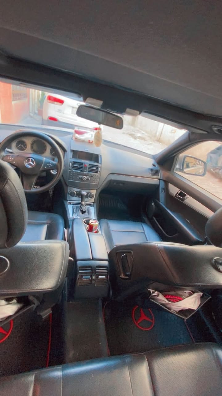مارسدس للبيع وسعره سعر اكسنت وارخص وبلعافيه على الياخذها 

C300 2008 

بيها قطع صبغ ابيعلك حزام وهي كم قطعه بيها مو حزام 

ومكفوله من لغد شاصي 

جاهزه من كلشي صدر خلفي امامي تايرات جدد هن والوياله تحديث كت كامل AMG

فول مواصفات 

فتحه 

اشاير مري 

قفل سرعه 

تحكم ستيرين 

تبريد قطعتين 

داخل اسود جلد 

لايتات سعره200$ ضمان سنتين 

بيها نواقص لاستيك ولف  

فج بريك امامي

الباب يرادله رشه صبغ قليل والباقي جاهزه 

ومسويله ادامه من كلشي 

بلكات 

ثلاجه جديده 

نورلات 

منظومه الراديتر يعني حماوه ثابته وترايك وين ميعجبك 

***********هذا رقمي وبي واتس
السعر 98
