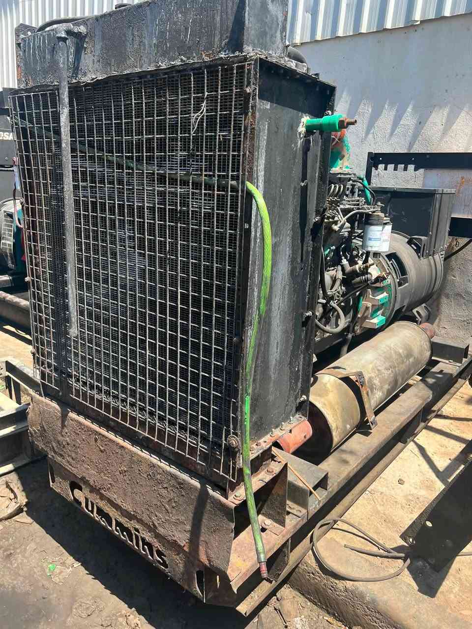 السلام عليكم مولود مكنز سيت بلادي شغاله عل حمل بيه خيط تبخير راس توليد 330كيفي راس توليد بلادي مكينه استندر السعر 40 ورقه ***********
