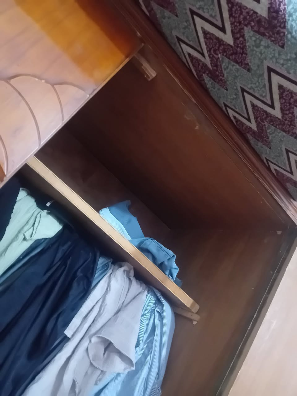 كنتور ٤ بيبان تسكام  للبيع سعره ٢٠٠ بي مجال بسيط الي يريده يتواصل عالرقم فقط ***********
