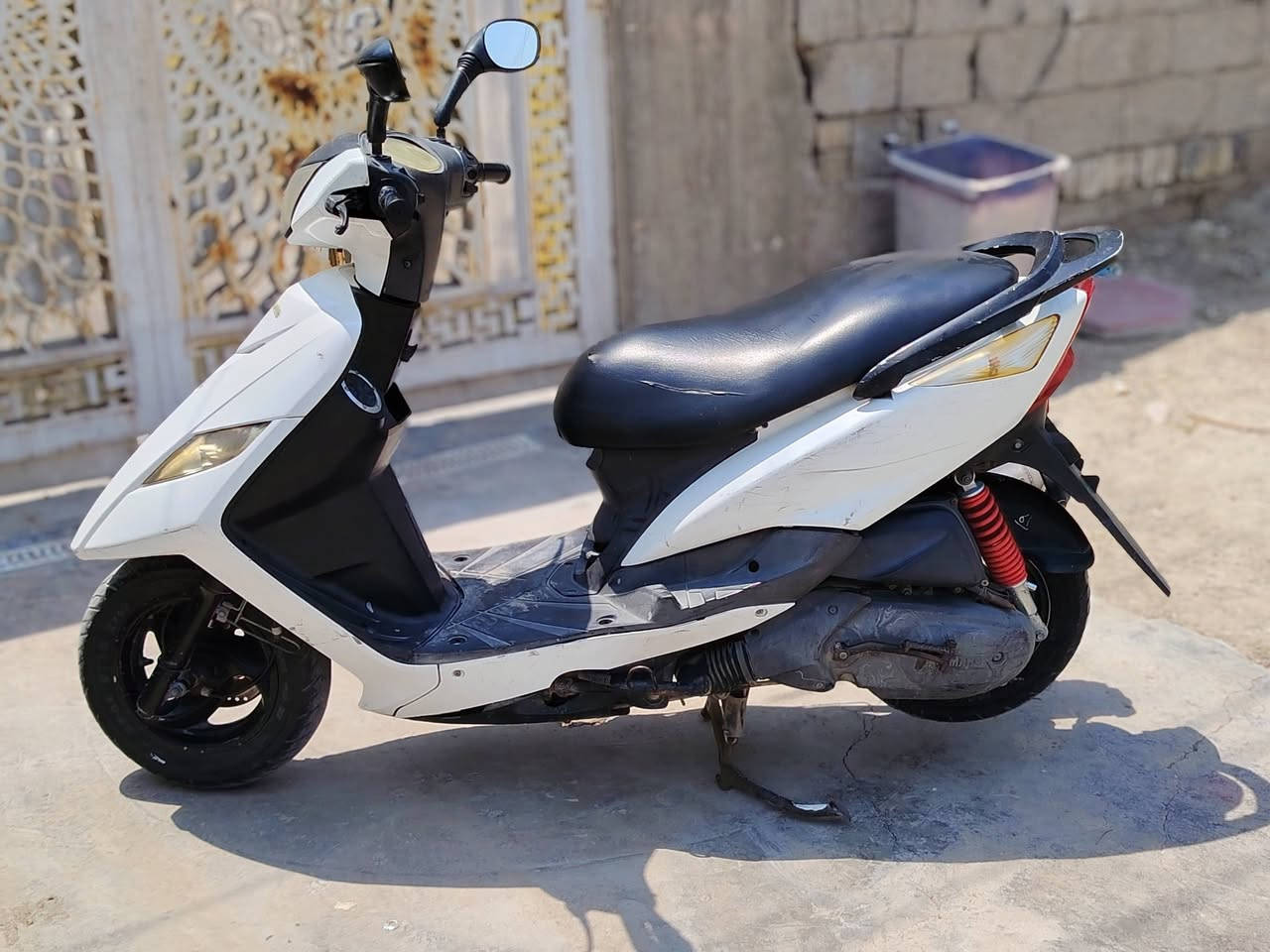 ثعلب للبيع محرك مكفول دراجه نظيفه مكان بغداد االاتصال ***********
سعر ٧٠٠ بيهه مجال قليل
