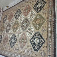 فرش • تلفزيون ٥٠ • شاشة مكسورة