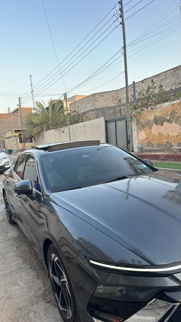 السلام عليكم
للبيع سوناتا 2024 وارد امريكي 
جديد سيارة كلش
من دون رقم تترقم سيارة جميع محافظات 
ضرر سيارة ضرر سطحي حافت بنيد وملصح بنيد نفسة من دون اي دخول ومن دون اي ايربالك واجت من امريكا قطعتين كلير جاملغ والباب سيارة كلش جديدة معنى كلمة ونضيفة وكاملة سيارة من جميع نواحي
الـمـواصـفـات ،
ماشية سيارة 60 الف كيلو
محرك سيارة 2.5  تنفس طبيعي
•  إنارات امامية LED
•  إنارات خلفية LED
•  إشارات LED
•  كشن السايق تحكم كهرباء بل كامل 
•  كشن الراكب كهرباء 
•  وسادة لمقعد السائق 
•  بردات خلفية بلادية 
•  كشنات جلد جملي 
•  بانوراما على كامل السيارة 
•  تشغيل عن بعد 
•  جنطة ذكية عند الاقتراب تفتح وحدها 
•  سستم أيرباك كامل 
•  شاشات متصلة قياس كبير 
•  مثبت سرعة 
•  ابل كاربلي 
•  أندرويد اوتو 
•  تصعيد وتنزيل الجام من المفتاح 
•  دخول ذكي من باب الراكب والسائق  
•  كير 8 نمر 
•  شفتات بل ستيرن لتبديل النمر 
•  وبعد مواصفات هواي 
سيارة جديدة كلش
سعر السيارة 175وبيه مجال بسيط
مكان السيارة البصره 
الاستفسار ***********
