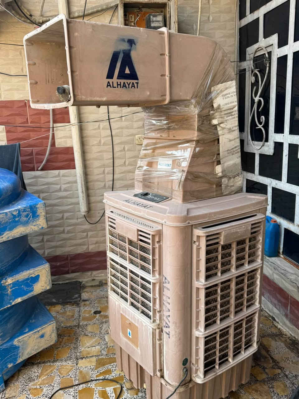 مبرده نضيفه وكلشي شغال بيها خلل الخرطوم بس سعر 200  وبيها مجال 

ثلاجه نضيفه نضافه تامه وما داخله تصليح ابد سعرها 250 وبيها مجال 

وملحقات الغرفه كما موضح بل فيديو  سعر 250 وبي مجال  الموقع بغداد تقاطع الكهرباء قرب حسنيه الثقلين 

الرقم للتواصل : ***********
