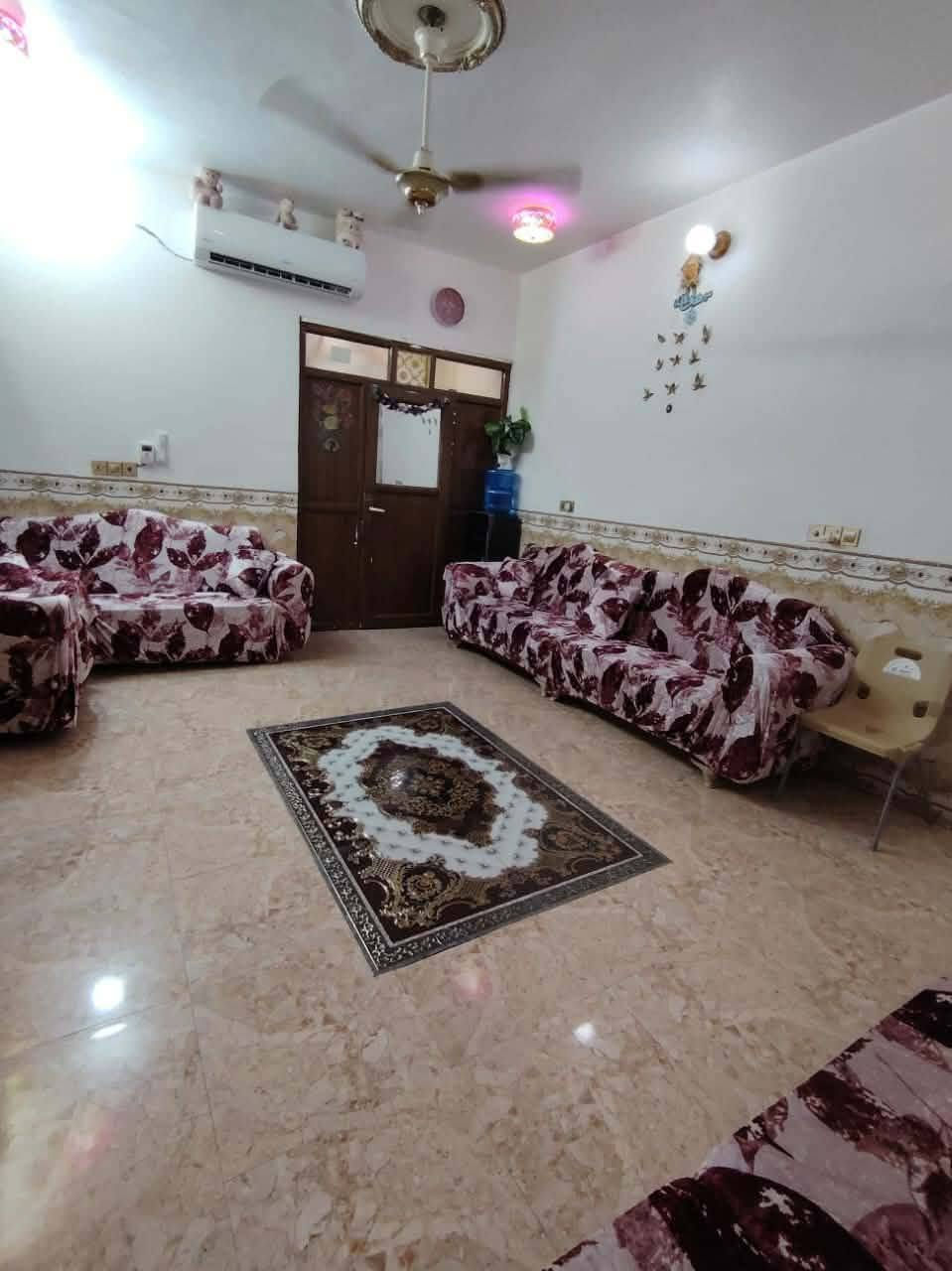 🏡 فرصة مميزة للبيع – بيت في السيدية 🏡
📍 الموقع: السيدية – قرب الشط، بين السراي والسيدية، بالقرب من جامع أبو الفضل.
📐 المساحة: 125 م²
🏠 البناء: سنة 2022 (بلوك شمال).
✨ تفاصيل البيت: • غرفتان
• صالة
• استقبال
• مطبخ
• منور
• حمام داخلي
• مجموعة صحيات خارجية
• البناء نظيف وجاهز للسكن، مع غرفة مبنية بالطابوق بالكامل.
💰 السعر: 55 مليون دينار قابل للتفاوض.
✅ يتوفر البيع بالأقساط: • المقدم: 40 مليون دينار
• القسط الشهري: 500 ألف دينار
🔖 رقم العقار: 3007
📞 للاستفسار والمعاينة والتواصل عبر واتساب: ***********
✨ لا تضيع الفرصة... بيت بموقع مميز، جاهز للسكن، وبسعر مناسب مع إمكانية الشراء بالتقسيط.
