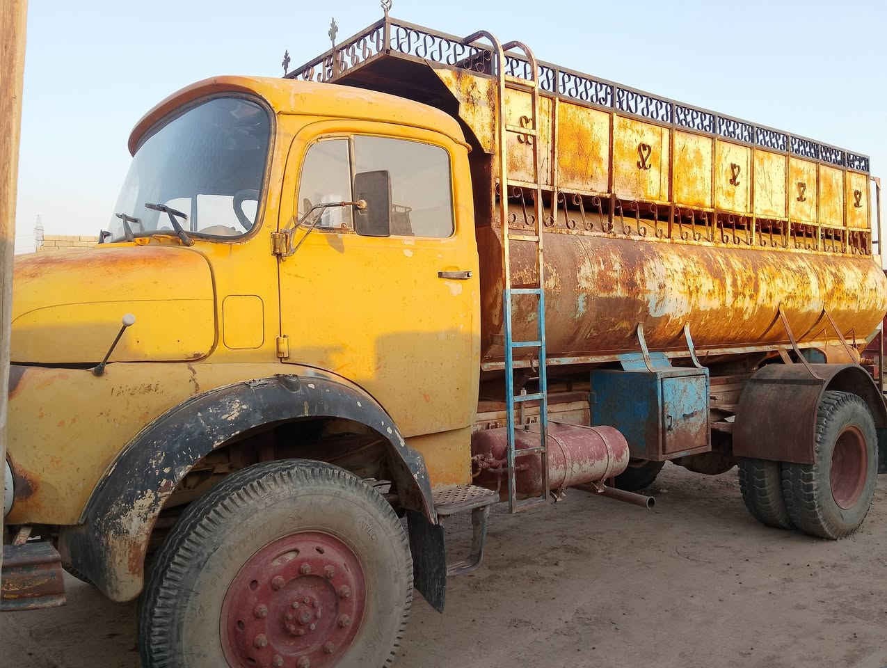 شاحنة • ماكو تفاصيل • رقم بالصورة