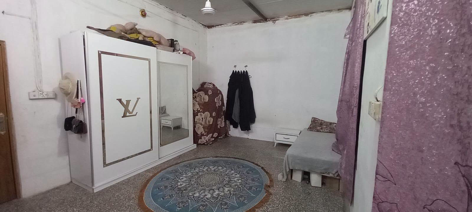 .ار 300 متر كوفه علوة الفحل شارع الرئيسي نهاية الشارع يحتوي على غرفتين وصاله ومطبخ وتخاريج وستقبال بسعر 65 مليوون /////***********
