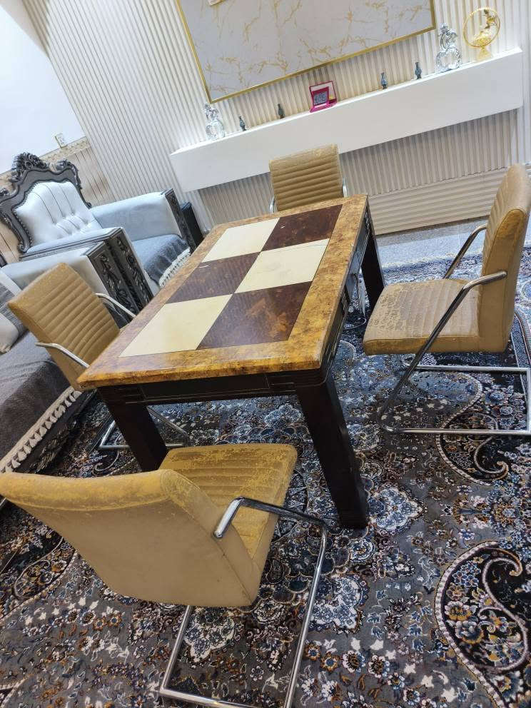 ميز طعام مع 4 كراسي نضيف فقط المرمره مفطوره من فوك المكان كربلاء الاستفسار *********** كربلاء, العراق
