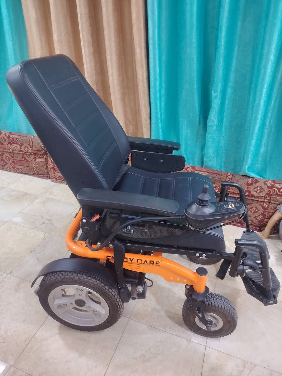 كرسي للبيع 450 وبي مجال
***********
