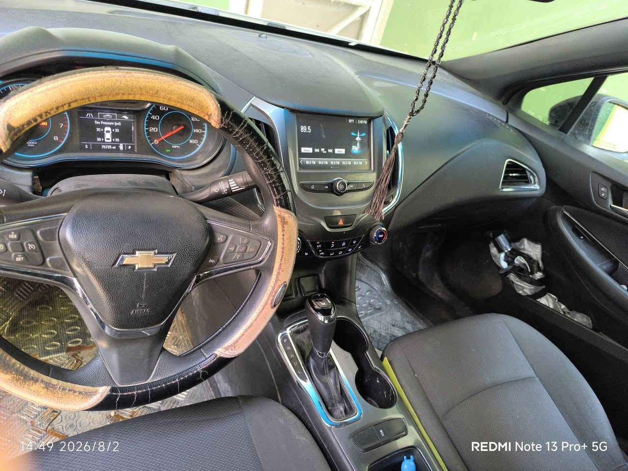 #سيارة_للبيع #الموصل 🚗✨
شوفرليت كروز 2018 (Chevrolet Cruze LT) فصال سبورت (RS) وارد أمريكي - بيضاء ملكي.

للي يدور سيارة ناعمة، عزل توب، ومظهر رياضي مميز 

تفاصيل المواصفات:
• الحادث: بنيد وجاملغ أيسر خارجي (جهة السائق) مصلح نظيف  ، والدعامية تجارية مظهر سبورت (RS).

• المحرك: 1.4 لتر توربو (4 سلندر) .

• الإضافات: تشغيل بصمة، كاميرا خلفية عالية الدقة، تحكم ستيرن كامل، ومثبت سرعة.
مقاعد امامية هيترات
مقعد السايق تحكم كهربائي 

رقم السيارة اربيل 
تحويل مباشر 
📍 مكان التواجد: الموصل 
💵 السعر المطلوب: [  99 ورقة ] (وقابل للتفاوض البسيط مع الشراي الجاد).
📞 للاستفسار والتواصل، يرجى المراسلة على الخاص أو الاتصال مباشرة: [ *********** ])
