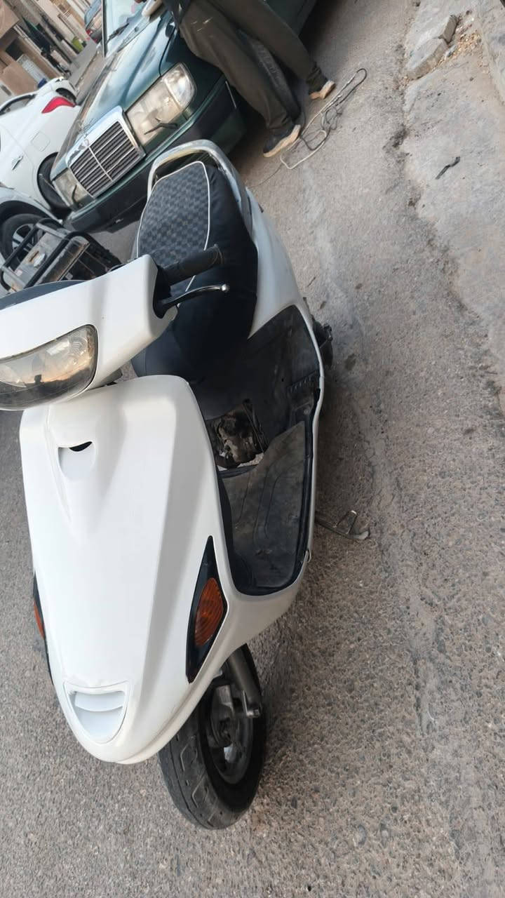 دراجة فراشه للبيع سلف هندر كهربائيات كله شغال لايت زنون محرك ناعم شلعه فول  عنوان كوفة سعر( 375 ) ***********
