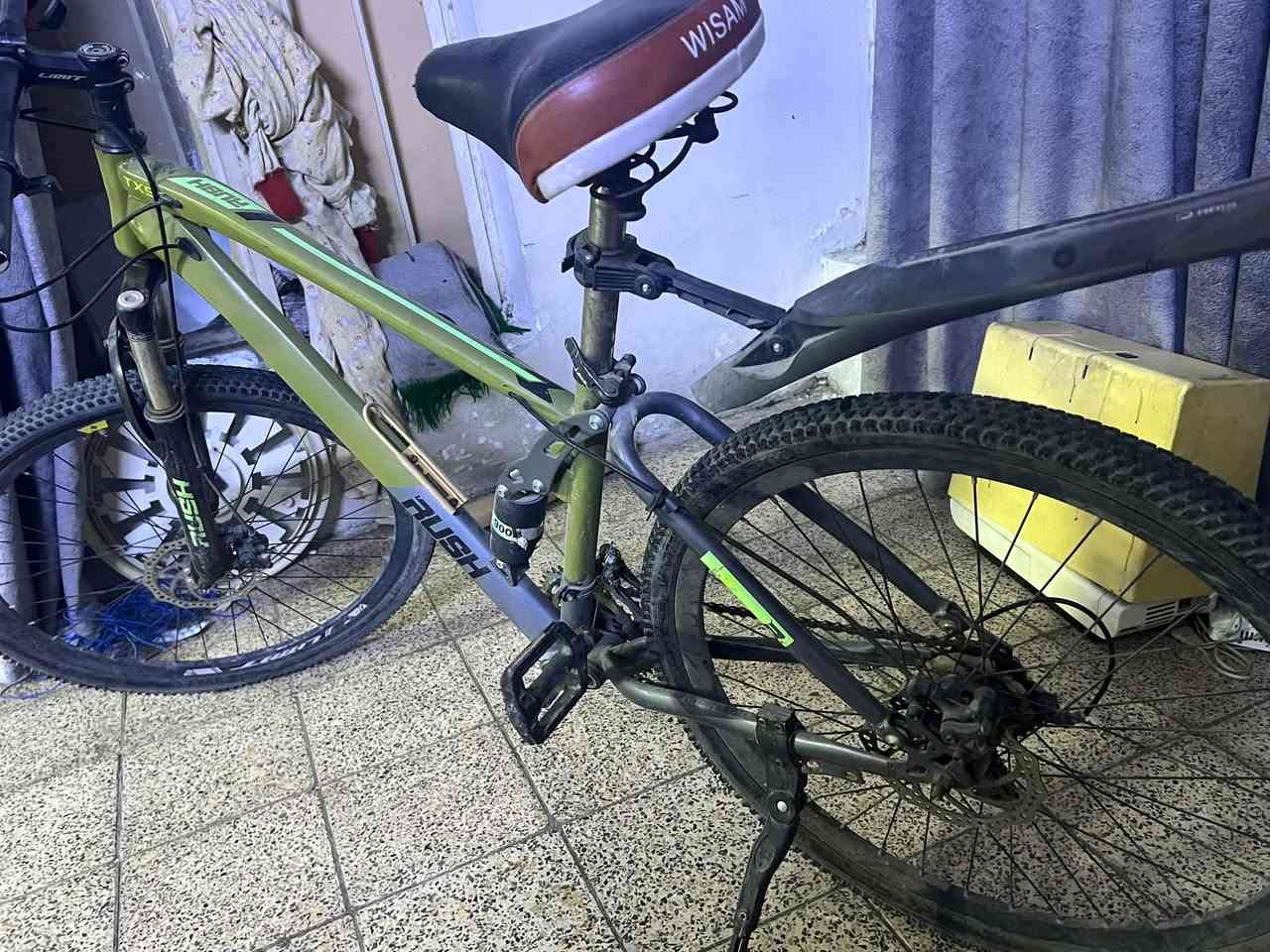 بيسكل عدد ٢ للبيع بسعر ١٥٠ شلع العنوان بغداد الغدير الاتصال ***********
