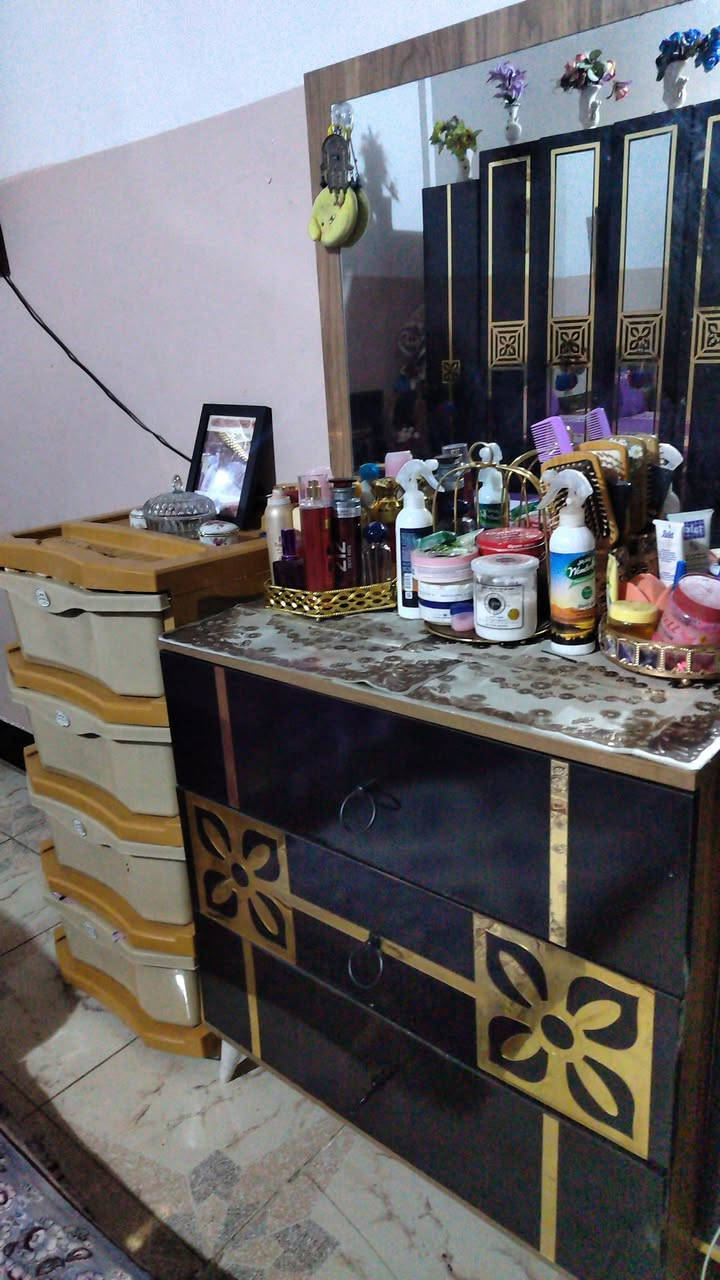 غرفه النوم العنوان الفلوجه حي نزال يم جامع عبدالعزيز الرقم الهاتف ***********

