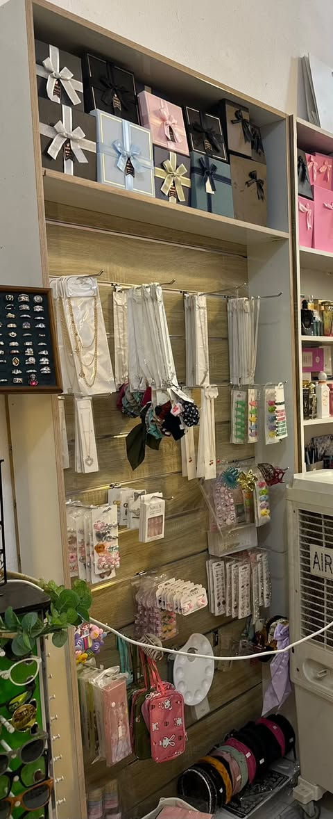 السلام عليكم رفوف للبيع
للاستفسار ***********
