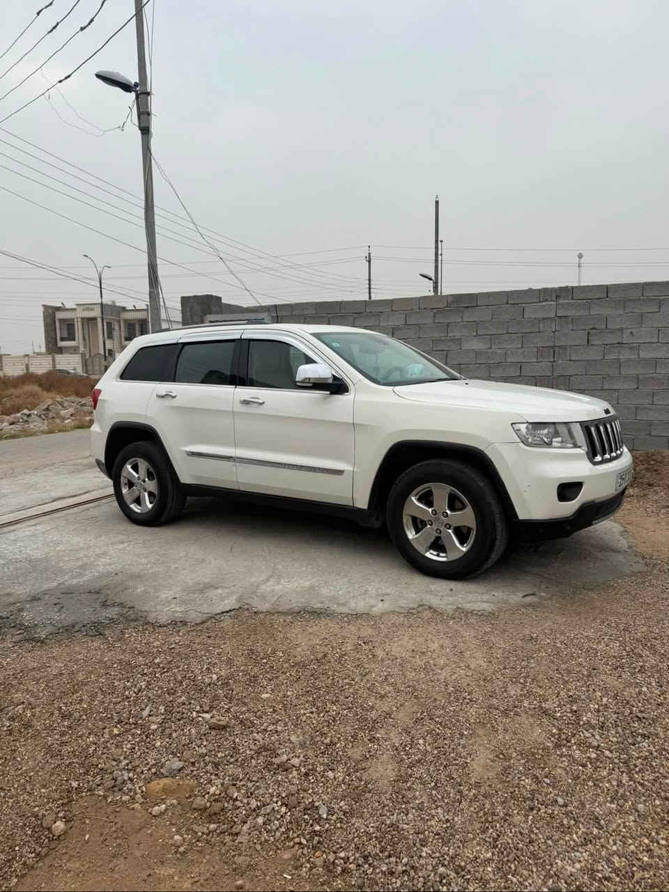 جيب موديل 11وارد امريكي 
بيه قطعتين جمالغ وبنيد 
فول مواصفات 135
مكان الفدوجه 
***********

