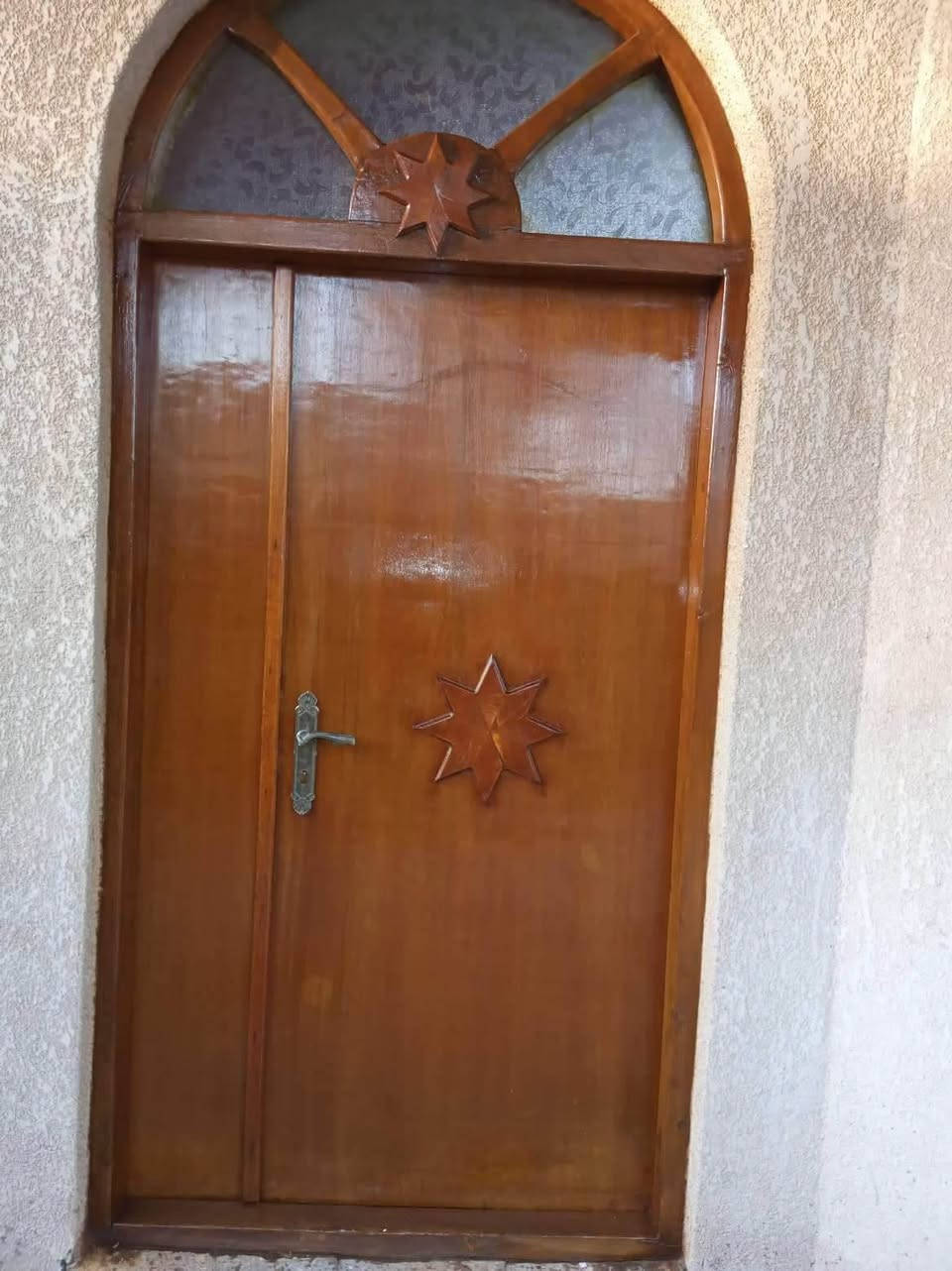 السلام عليكم هذا شغلي اني صباغ اخشاب وتصليح وسعار مناسبه كودن اكو ناس ماعدها  ودامن اساهل ويه ناس  وبنفس الوقت شغل درجه اوله بيبان داخليه وخارجيه وغرف نوم محجر بوفيات تخم كافت صبغ واللوان صاج وشغل مضبوط خليك بلبيت واني اجيك الك صافي شغلي موقعي بلبيوت و شركات أو وين مجان اشتغل وفتح وشد الغرف *********** وتساب
