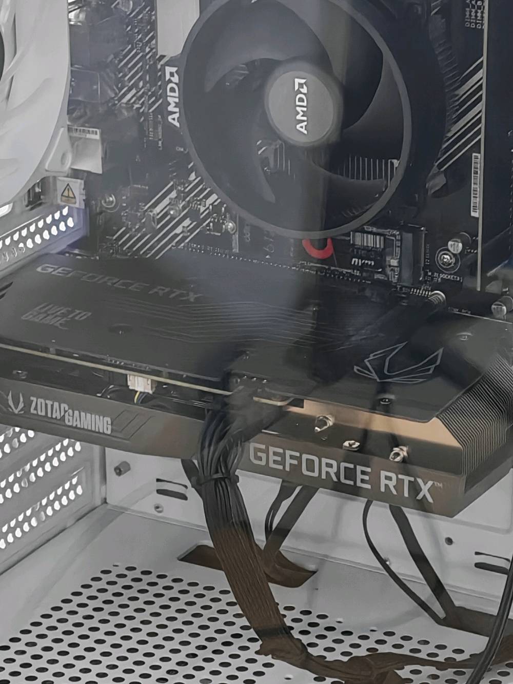 تجميعة 
3060 12 GB Vram

تخزين 1 تيرا 
رام 16 8×8
معالج 5600x 
مذربورد B450M Asus
مستعملة نظيفه السعر مليون و 400