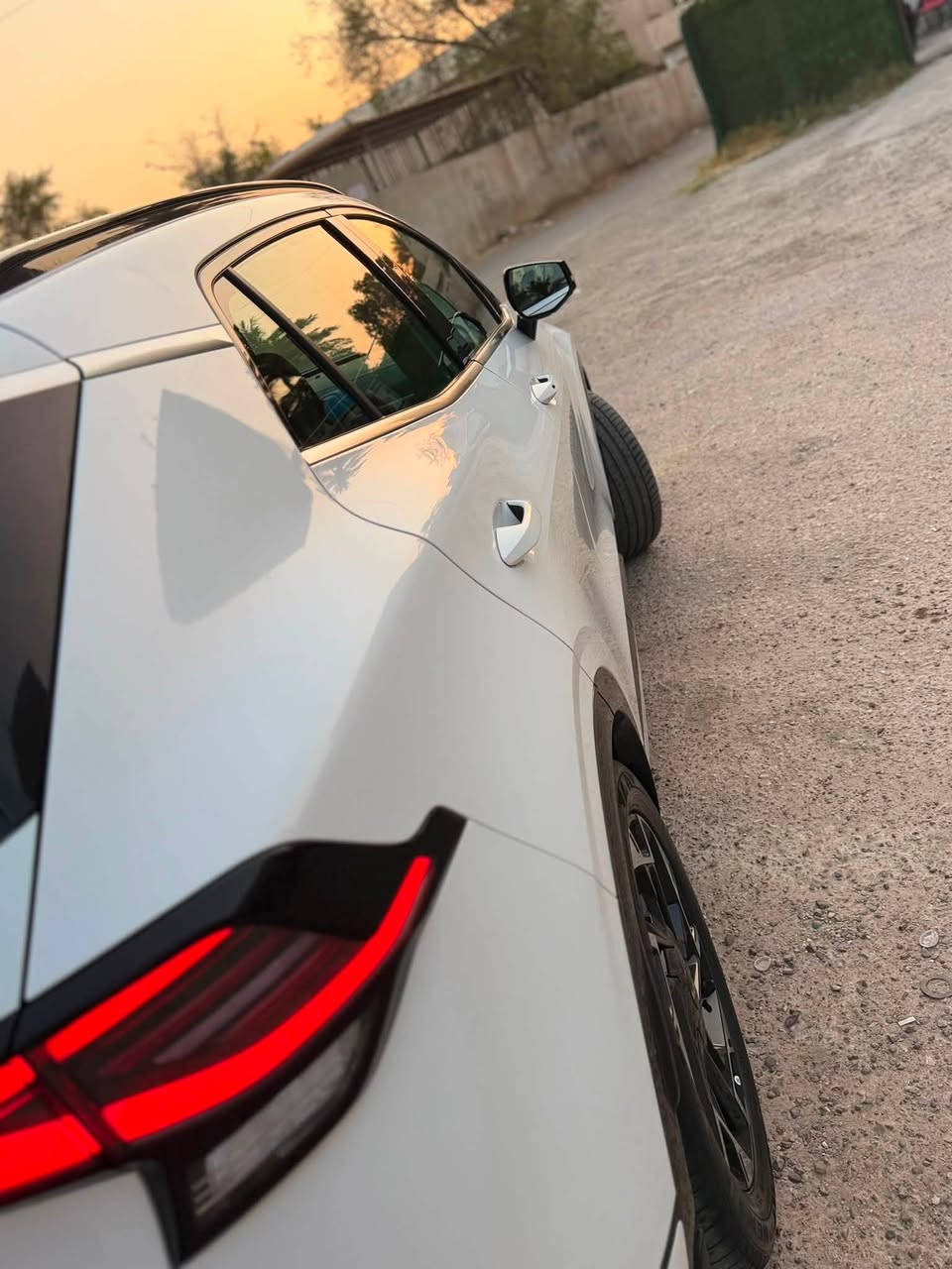 ⁃ 🚘 للبيع كيا سبورتج GT-Line موديل 2025 – وارد خليجي 🚘

▪️ اللون: أبيض
▪️ المحرك: 2.0 لتر (2000 سي سي)
▪️ ناقل حركة أوتوماتيك
▪️ الممشى: 26,000 كم قابل للزيادة
▪️ وارد خليجي
▪️ بلا صبغ ولا حوادث، بحالة الوكالة

المواصفات:
✅ فئة GT-Line (فل أوبشن)
✅ تشغيل بصمة ودخول ذكي
✅ سقف بانوراما
✅ جنوط رياضية 19 إنج
✅ مصابيح LED أمامية وخلفية
✅ شاشة معلومات وترفيه
✅ شاشة عدادات رقمية
✅ Apple CarPlay وAndroid Auto
✅ كاميرا خلفية مع حساسات أمامية وخلفية
✅ مثبت سرعة
✅ نظام Auto Hold لتثبيت السيارة عند التوقف
✅ مقاعد جلد + مخمل
✅ تدفئة للمقاعد الأمامية
✅ تدفئة للمقود (ستيرن)
✅ مكيف أوتوماتيك ثنائي المناطق
✅ شاحن لاسلكي
✅ وسائد هوائية وأنظمة أمان متكاملة

السيارة استخدام شخصي، بحالة ممتازة جداً، وجاهزة للفحص في أي مكان.

💰 السعر: خاص
📍 العنوان: بغداد – شارع فلسطين
📞 رقم الهاتف: ***********
