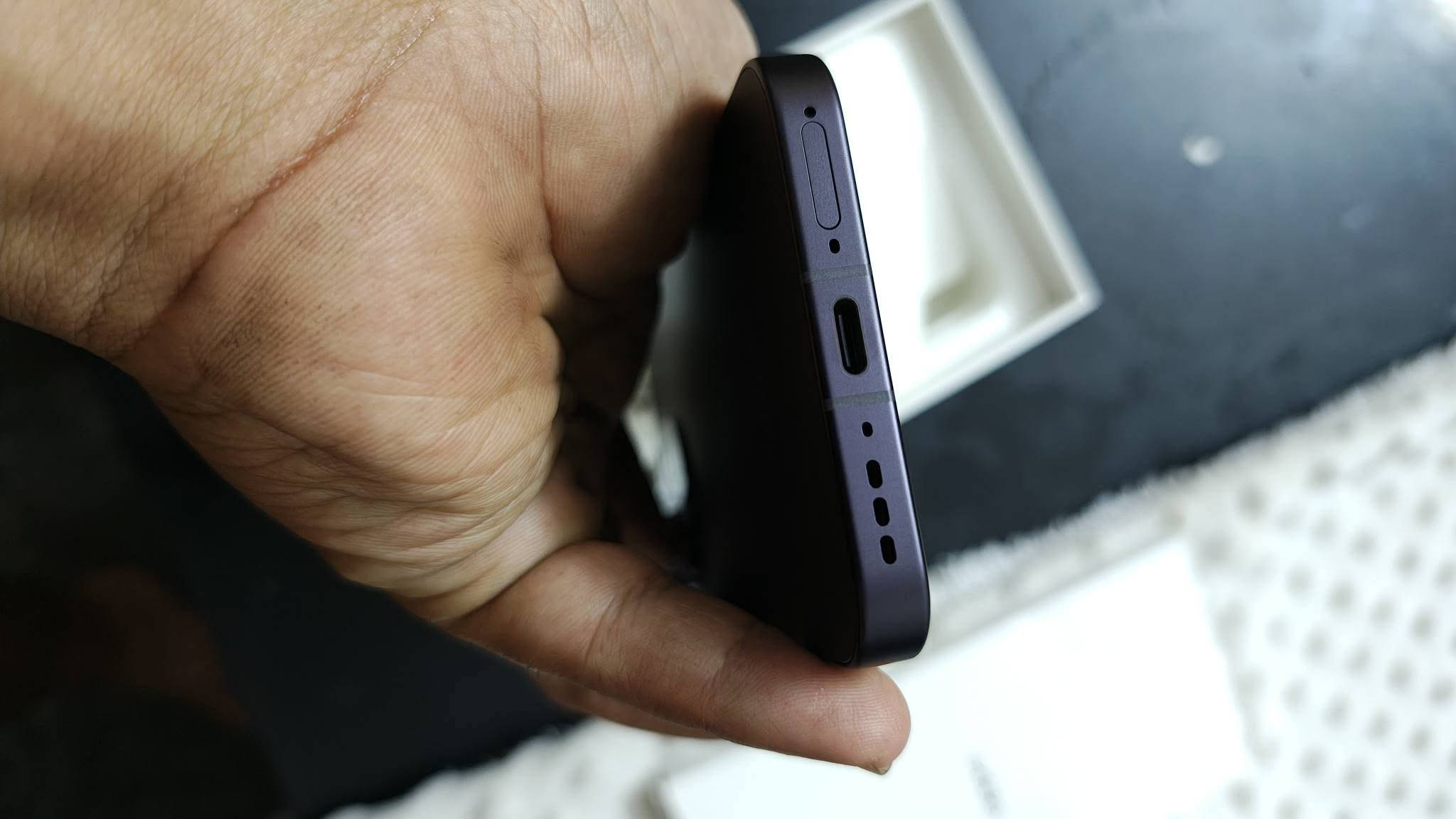 السلام عليكم ورحمه الله 
اوبو رينو 16 سوبر 5g
الجهاز فقط مفتوح من الكارتونه لا مشحون ولا مشتغل 
🔥 OPPO Reno16 5G

📱 شاشة AMOLED 6.32" — 120Hz
⚡ Snapdragon 7 Gen 4
💾 رام 12GB + ذاكرة 256GB
📸 خلفية 50MP + 50MP ألترا وايد + 50MP تيليفوتو
🤳 سيلفي 50MP
🔋 بطارية 6000mAh
⚡ شحن سريع 80W
📶 يدعم 5G
💧 مقاومة ماء وغبار IP69K
🤖 ColorOS 16
🎥 تصوير 4K 60fps
وبعد بي هواي مواصفات الجهاز فقط انفتح من الكارتونه
سعر الجديد 920 الف
اني عارضه 850 الف وبي مجال حك الجيه
***********
