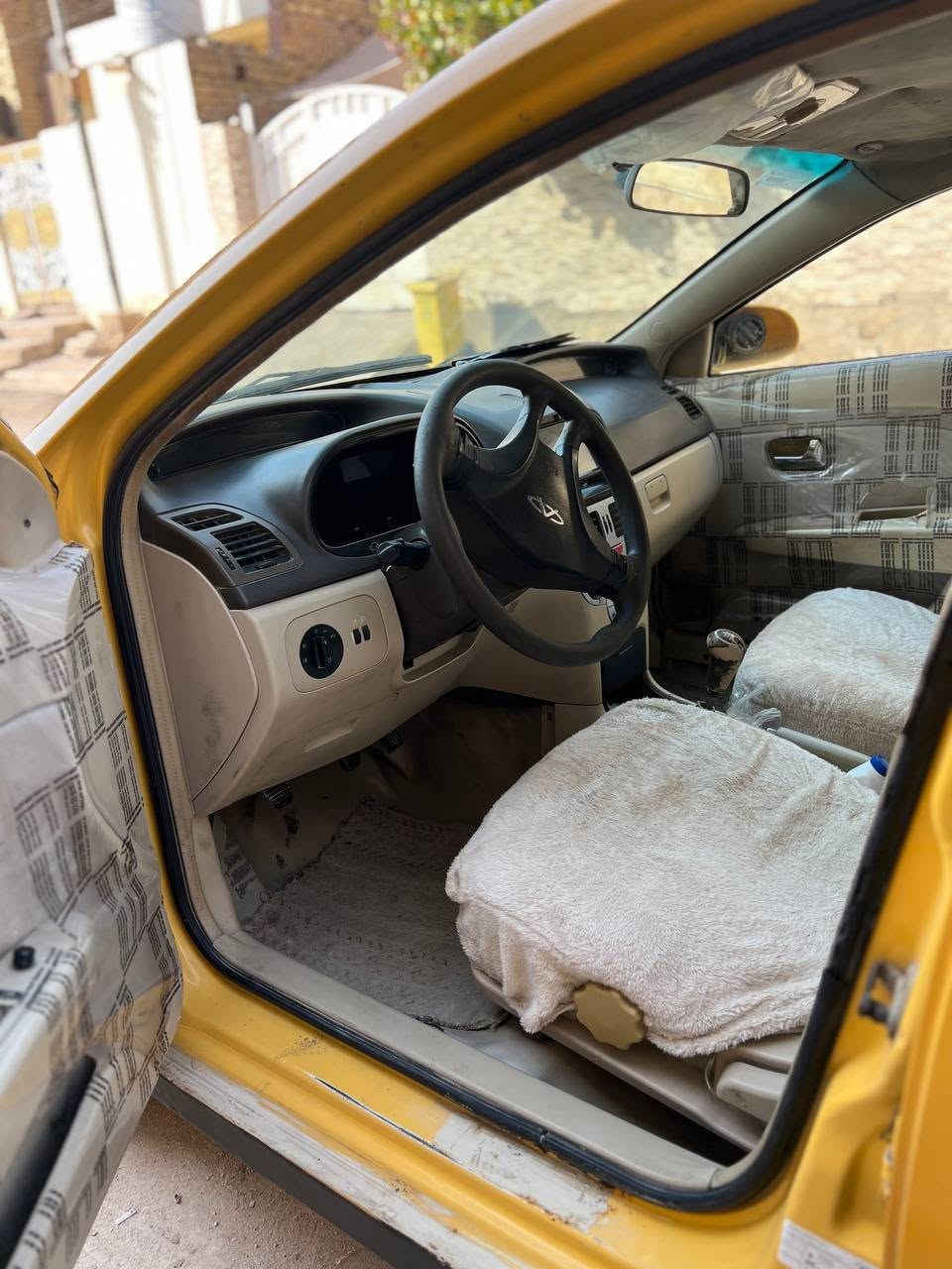 سلام عليكم سياره شيري فلاوين سياره شغاله كهربائيات شغاله راعيها موجود مكينه بيها خيط بخار كشرتها حلوه غرفتها جديده تخم تاير منضومه تبريد كامله بس غاز عوزه عينه وصينيه السياره السعر مناسب 1650 مليون وستميه وخمسين قفل قفل  ***********
