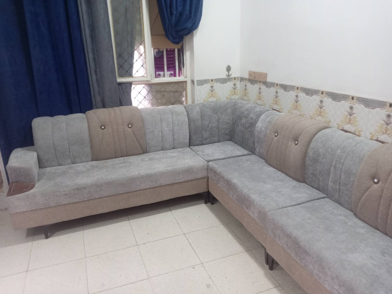 ديوان ١١ نفر • جديد • بلوك أسود