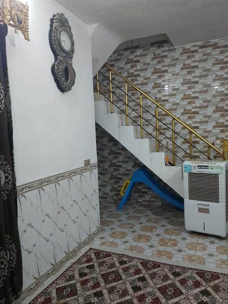 بيت 100 متر حي النداء منطقه 59 قرب المدرسه الورديه بناء صب كونكريت طابق واحد السعر 68 معه المجال البسبط اي استفسار اتصل ***********
