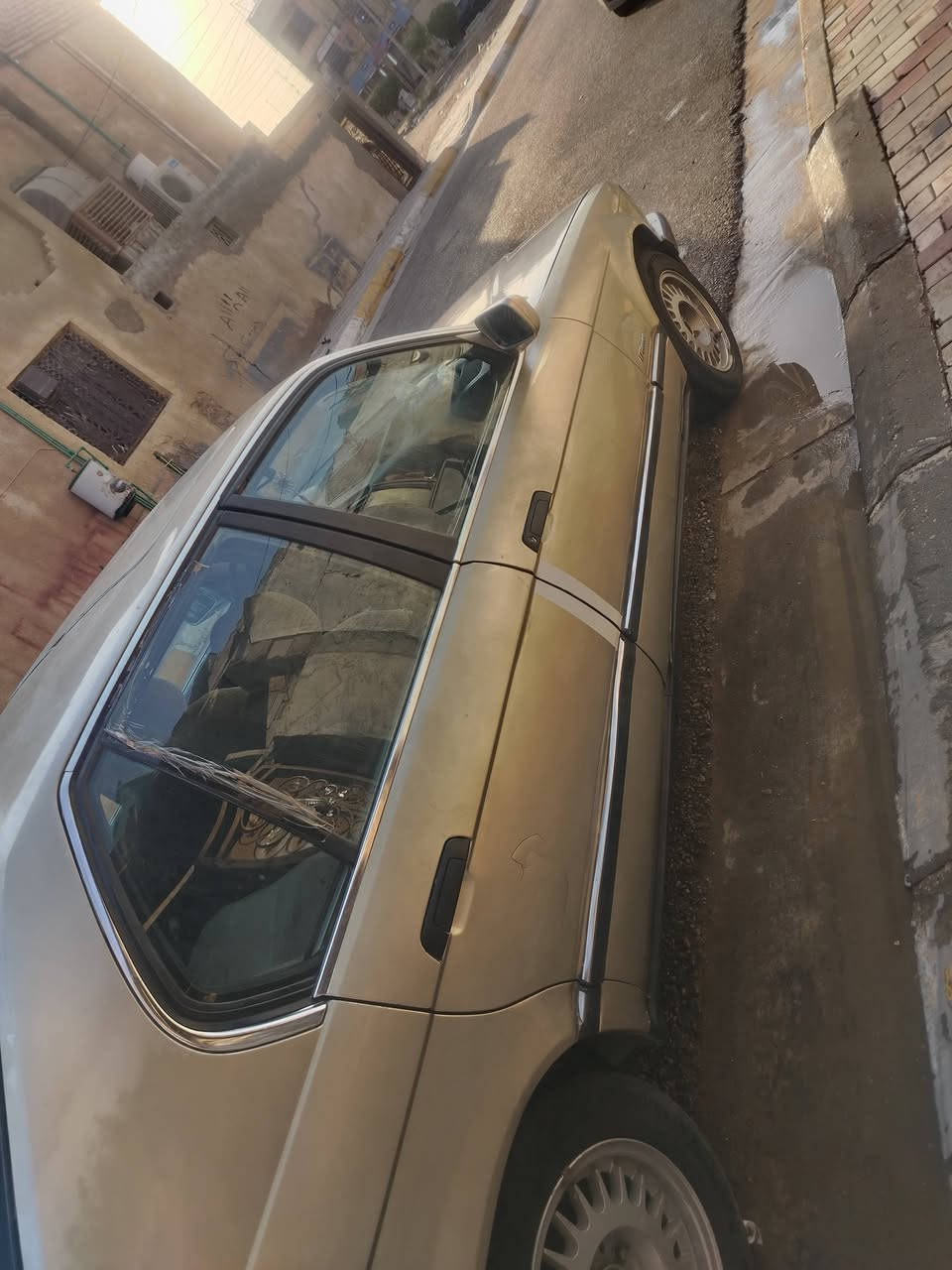 السلام عليكم 
بي ام 735
موديل 1989
كير مكينة حدادية كله جديده خير من الله منظومة زنون   تبريد شغال كهربائياته كله شغاله سنويتة ساقطة بل 22 راعيه من النجف موبايله مغلق ما اندله السعر ٢٨ وبيه مجال او مرواس حسب القناعه
استفسار ***********
