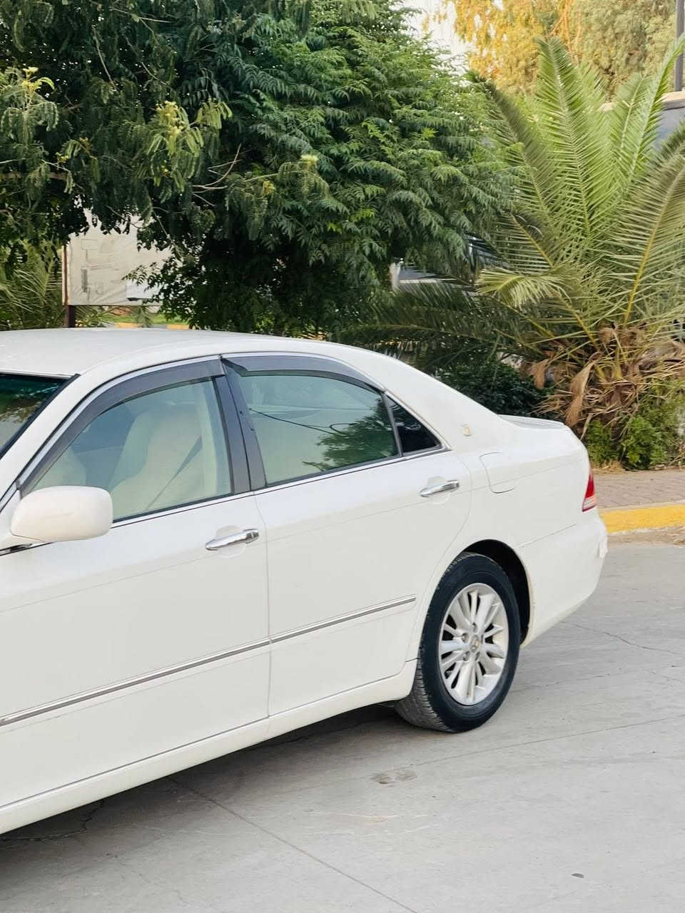 سەرەتا بەناوی خوای گەورە
بابەت فرۆشتن 

توێتا کڕاون شاهینە 

مۆدێل 2005

بەصمە و شاشە نیە 

موس موس موس 

سەقف گەفەر ڕەنگ گۆڕاو شانسی بەشەرت

گێر مەکینە بەشەرت 

کۆد بەشەرت 

عەیب و عاری تیا نیە 

ڕۆن و هایدلۆرکی تازە گۆڕاوە 

سەیارەی ماڵە و بێ مەسرفە ئاڵتونی بازارە 

180 بچوک بە بچوک کەم بەنزین خۆر تابڵێی نەرم و خۆشە 

بێ تەقەو ڕەقەیە 

ناوزەردی دوو دوگمەی ساج حەیزەران 

تەعدد سرعەیە 

بۆیاخیش سەقف و حیزام بەشەرت یەک پارجەیە دوانە سیانە نازانم 

بەو شەرتە ئەو دەمێ حیزام  نەوێت و سەقفی بۆیاخ نەبێ 

دەعم  و لێدراو بۆیاخ ئێراق بەشەرت 

سعریشی مناسبە و لە چاو سەیارەکەیا بێ مییکشیلەیە سەعرەکەی 

53 گەڵا و یەک تۆز مەجال برایانە تخوا گەر مشتەری نیت سەری من خۆشت مەئێشێنە لەگەڵ ڕێزما 

کەسیش بۆ خوار پەنجا گەڵا جەڕەس نەکات 

***********

شوێن کەلار سەیارە بە کۆمێنت و چات ناکڕدرێ وەرە سەریکە و بچوکیت ئەکەم
