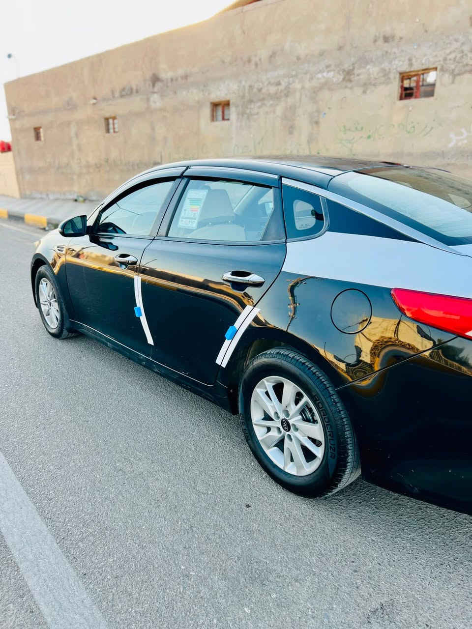 السلام عليكم كيا اوبتيما 2017 خليجي مكفوله من الصبغ والتبديل والضربه بيه بارد بسيط رقمه واسط دولي بسمي سنويه 31 جديده مكينه 2000 دوش كيرر مكفولات تبريد حداديه جاهزه مواصفات حساسات كامره تبريد قطعتين 
سعره 122 وبيه مجال 
***********
***********
